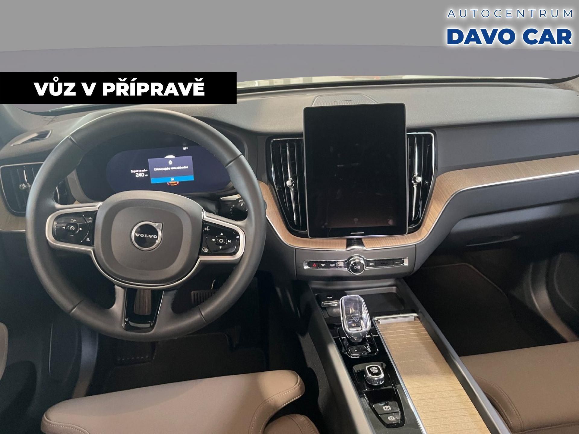 Volvo XC60, 2,0 B5 Aut. AWD CZ Dark Plus - fotka 5