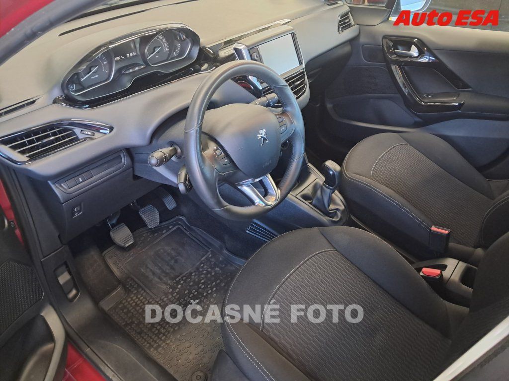Peugeot 208, 1.2. pt,1.maj,ČR - fotka 3