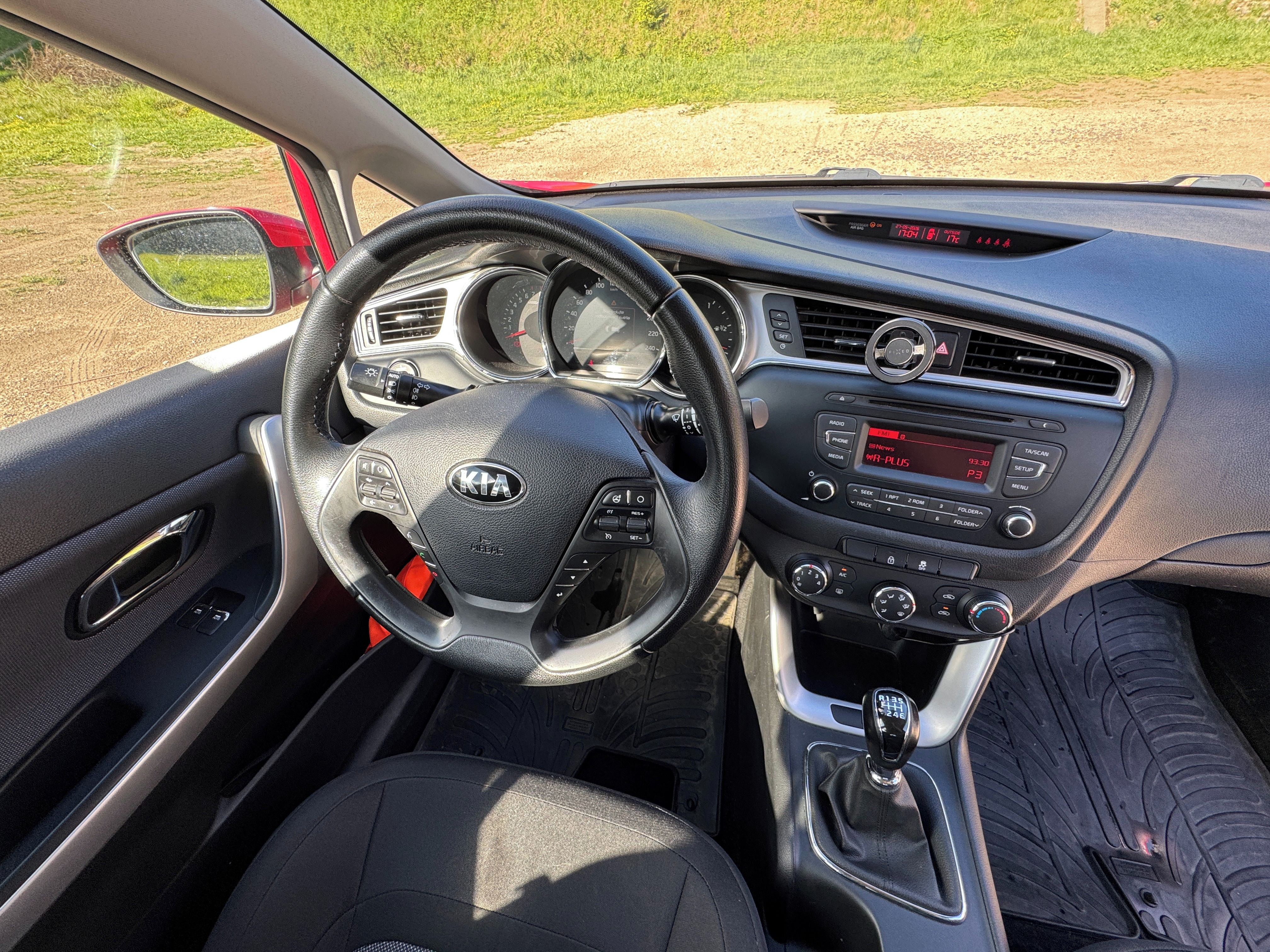 Kia Cee´d, 1.4 MPI, STK 09/2027, 2× ALU - fotka 4