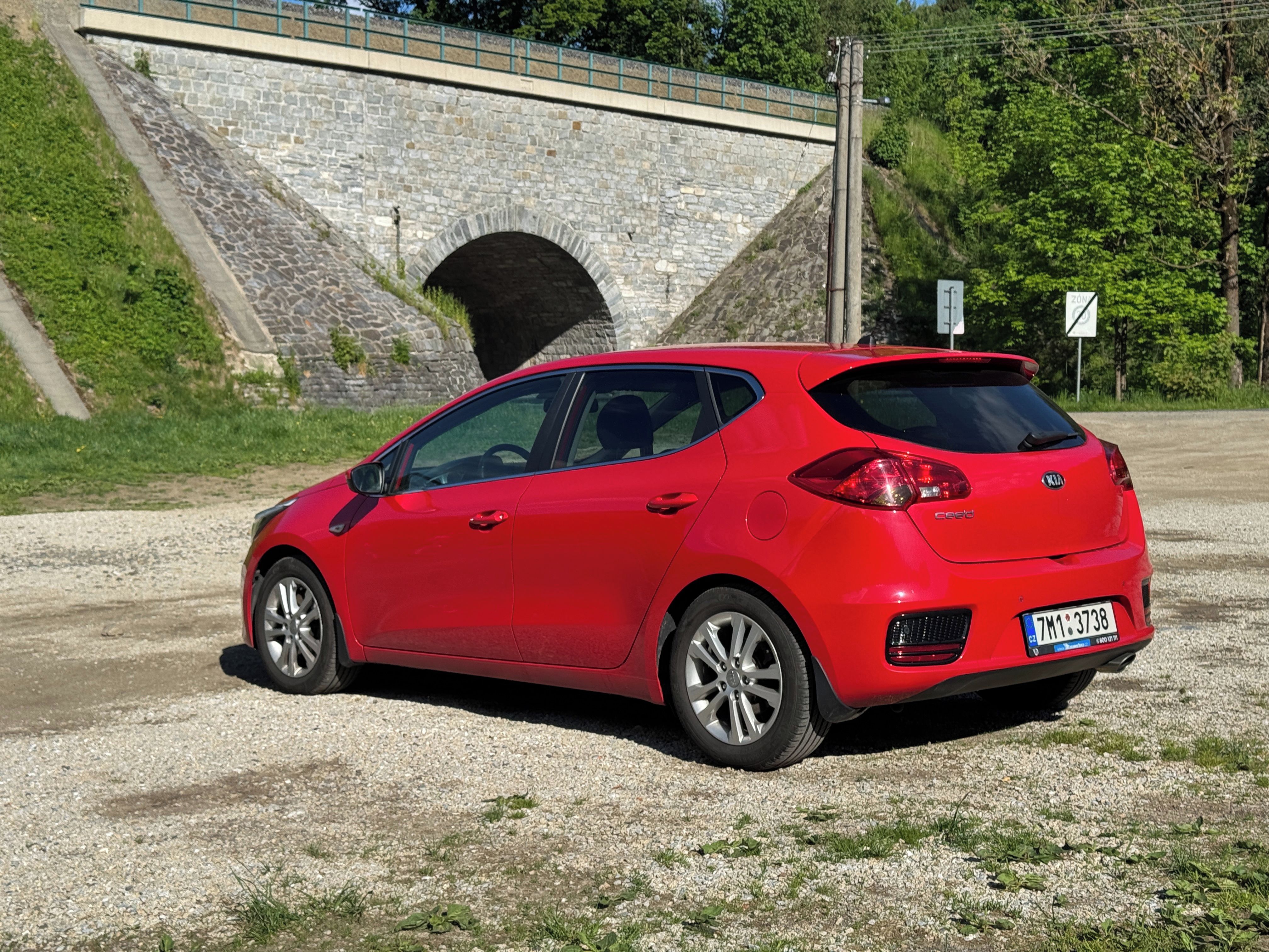 Kia Cee´d, 1.4 MPI, STK 09/2027, 2× ALU - fotka 3