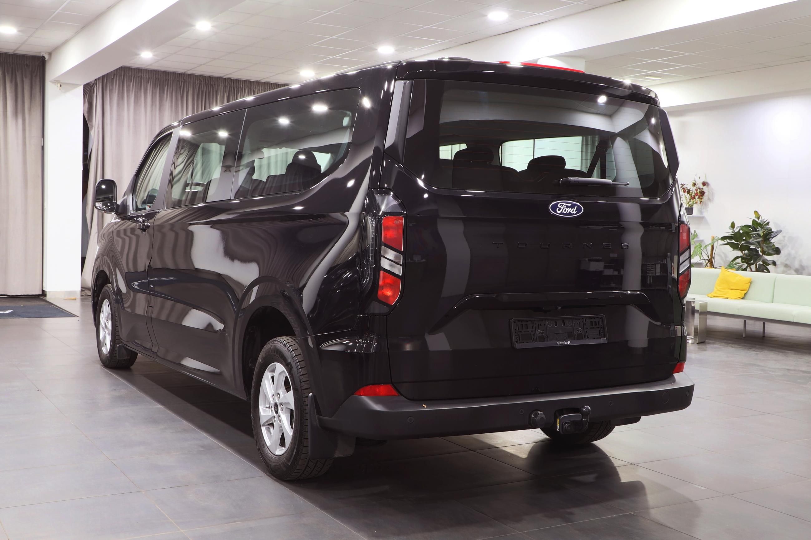 Ford Tourneo Custom, 2.0 EcoBlue 100kW / 9-míst - fotka 4