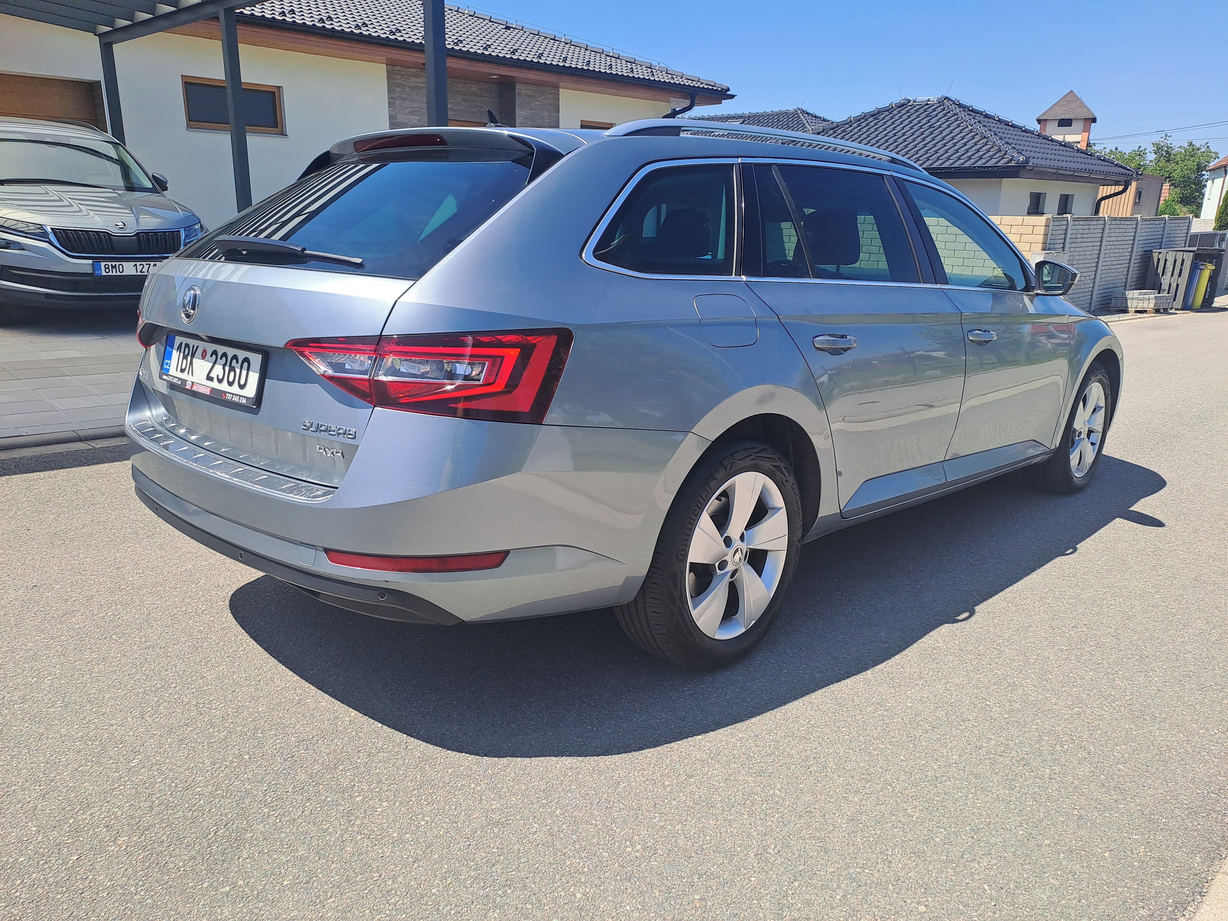 Škoda Superb, 140KW,ČR,S.KNIHA,STYLE!!! - fotka 5