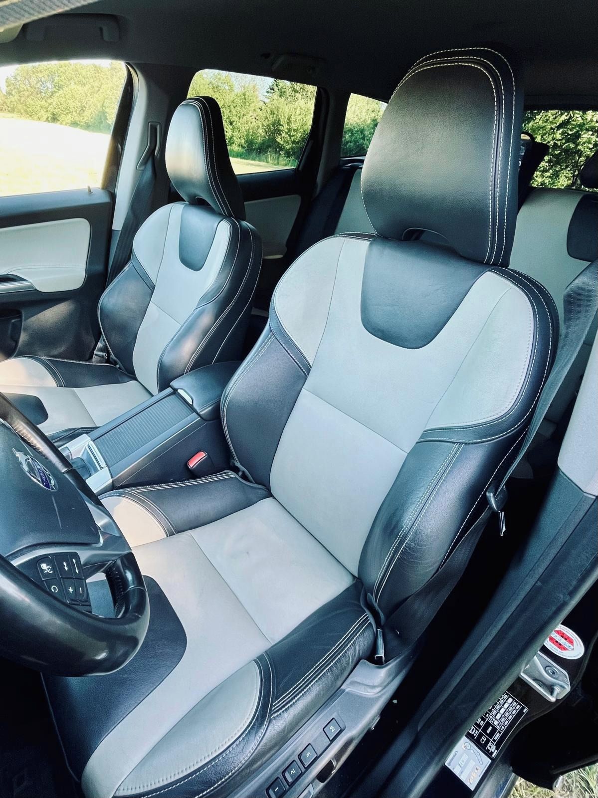 Volvo XC60, 2,4D5 AWD,Summum,Automat,Kůže - fotka 5