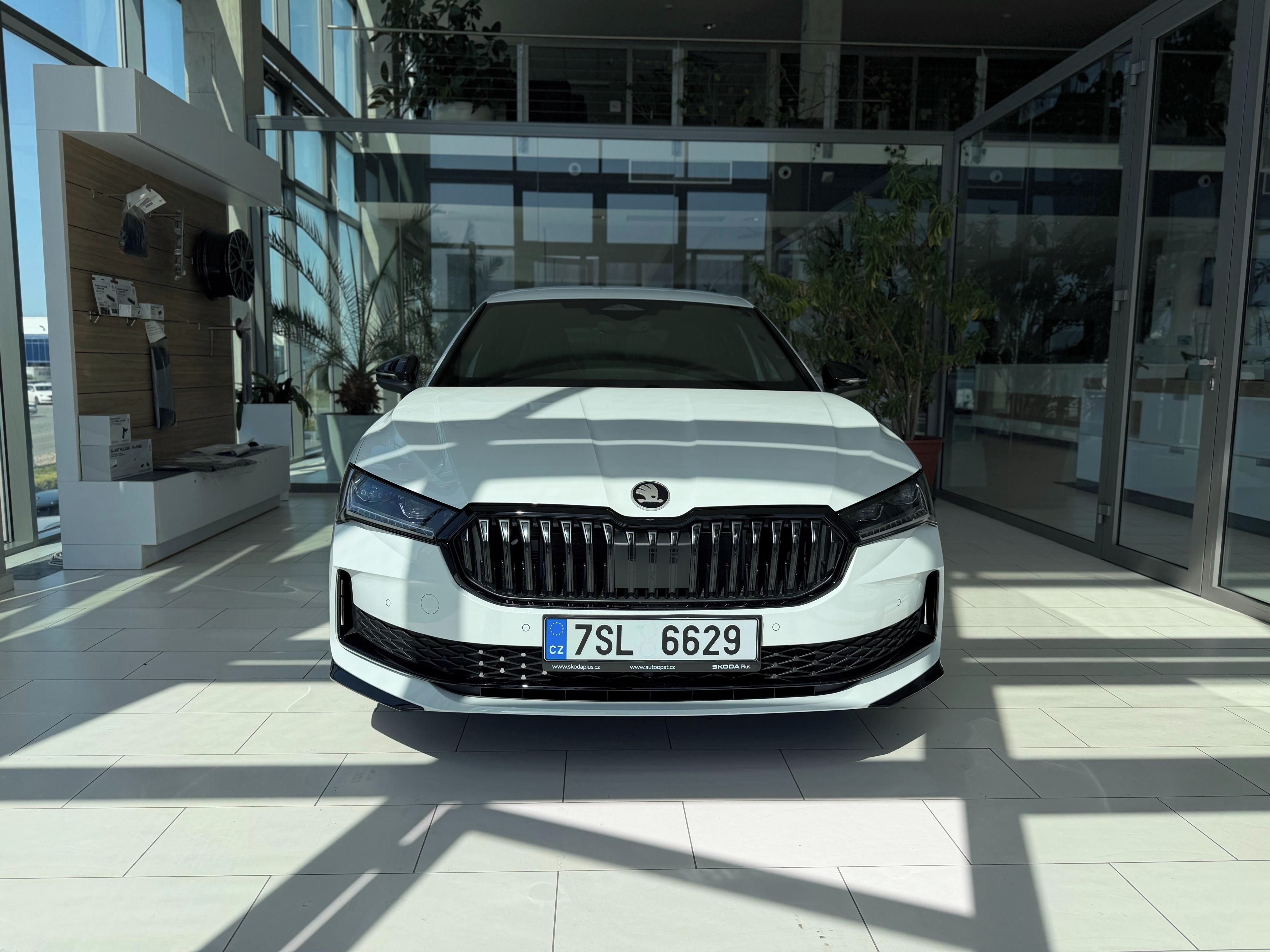 Škoda Superb, Sportline 2,0 TDI 110 kW - fotka 2