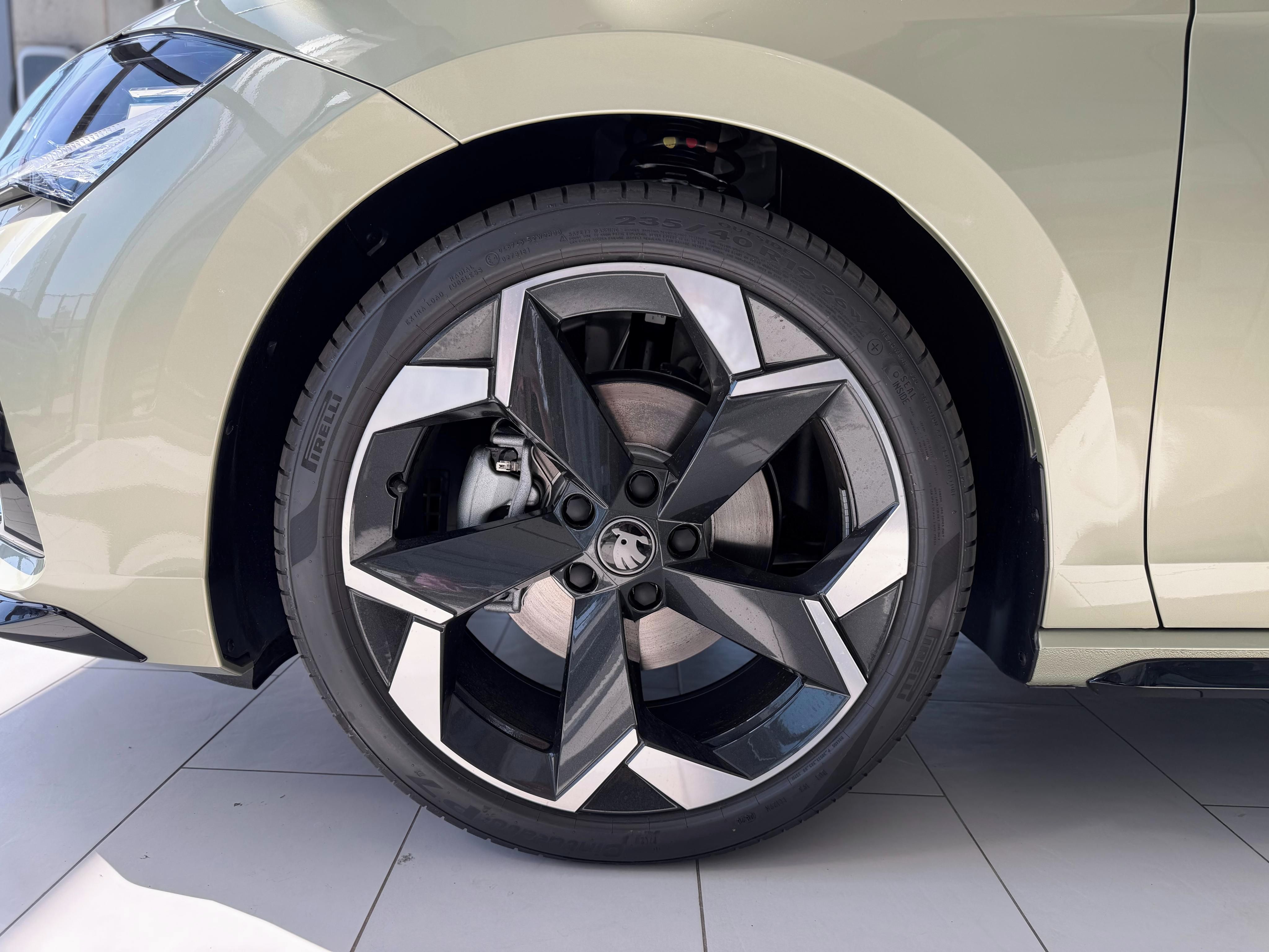 Škoda Superb, 2,0 TDI 110 kW DSG - fotka 4