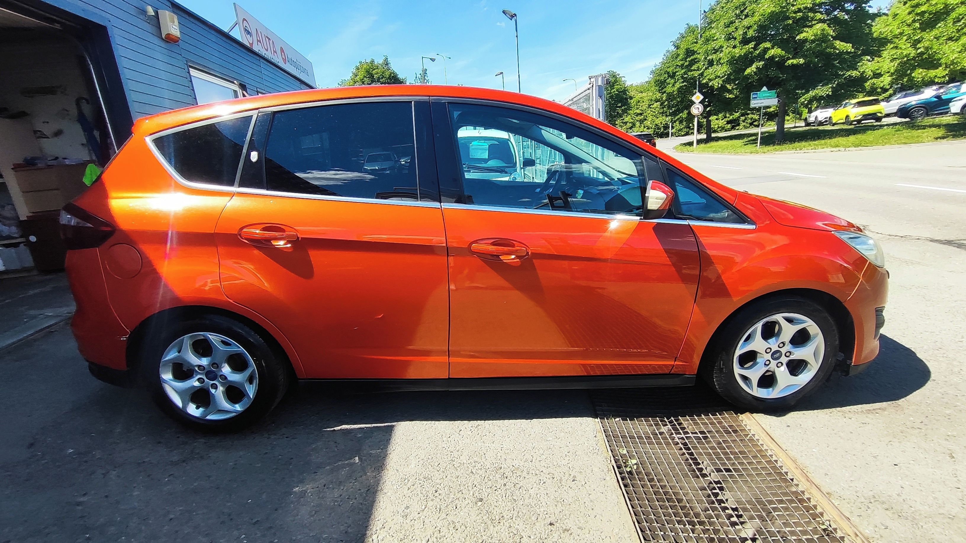 Ford C-MAX, 1.6 16V 92kW Ghia - fotka 6