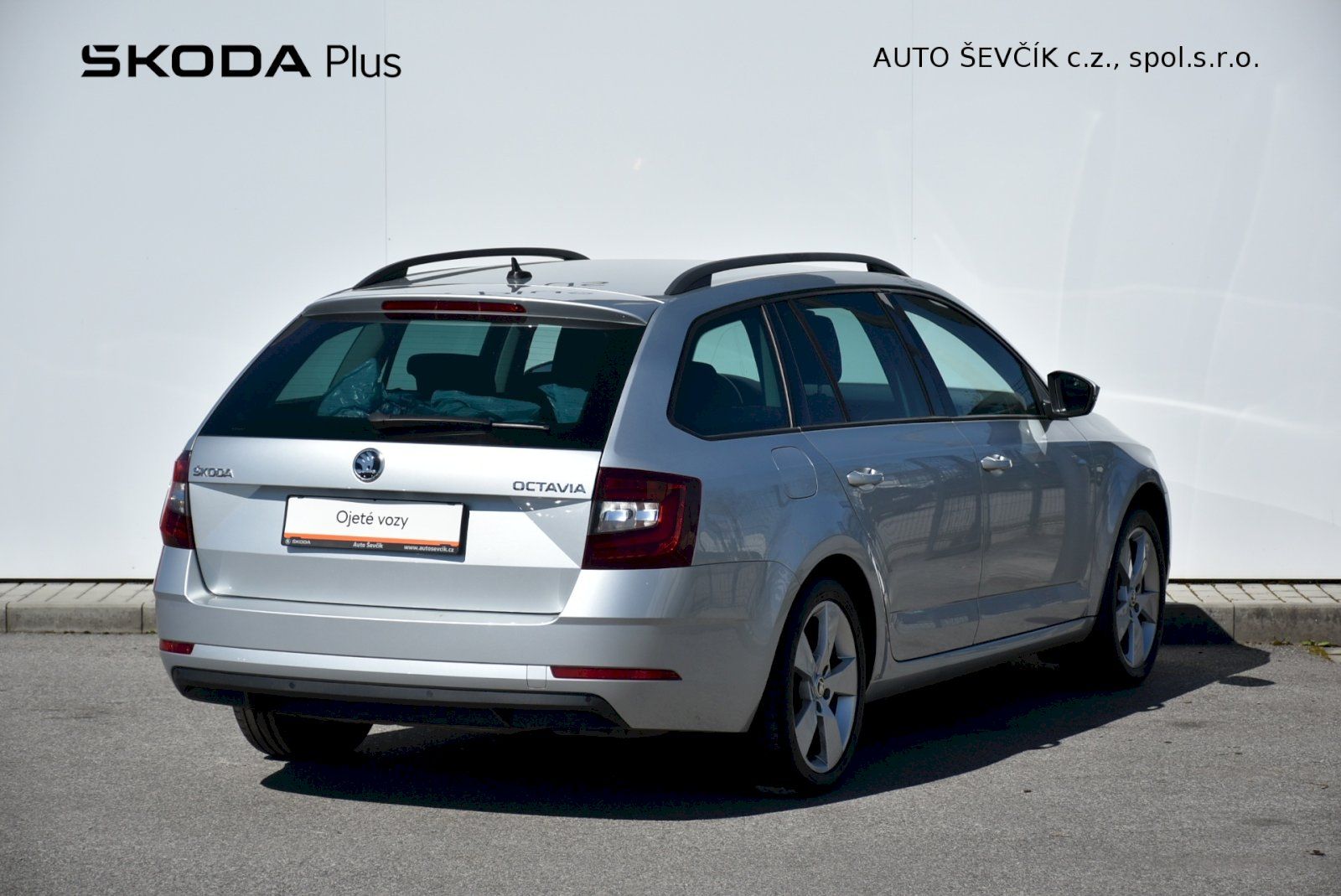 Škoda Octavia, Tour 1.6 TDI 85kW - fotka 2
