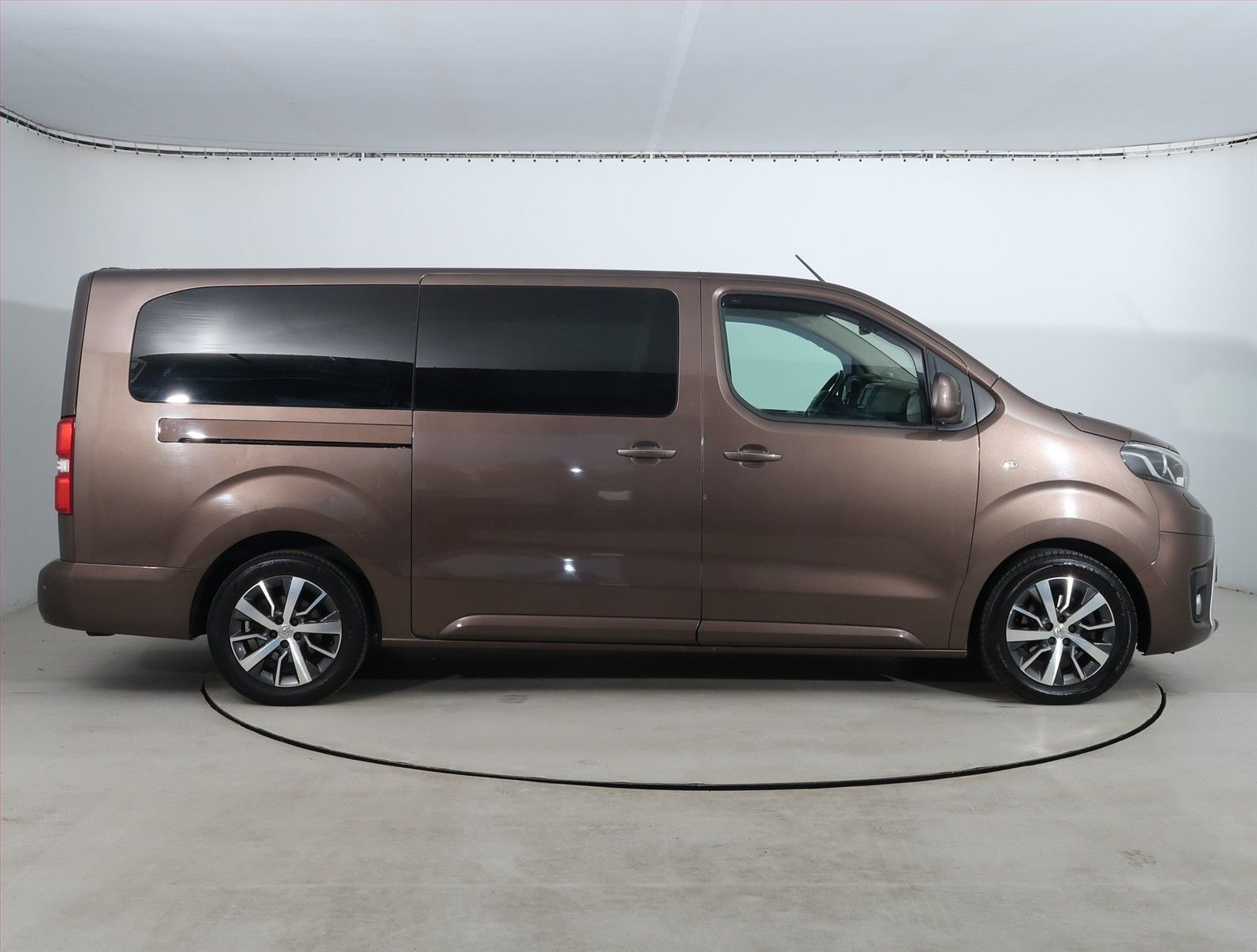 Toyota Proace Verso, 2.0 D-4D, VIP, 6 míst, L2 - fotka 6