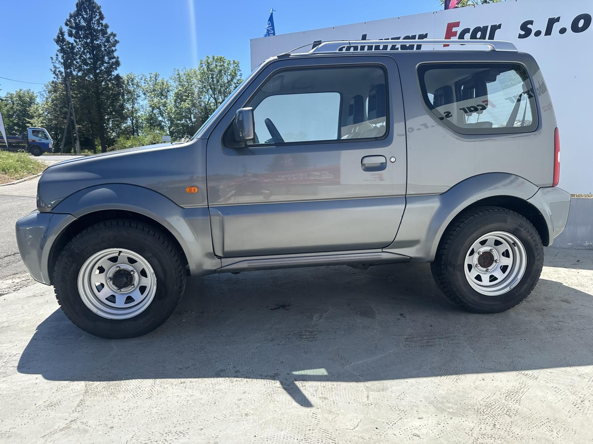 Suzuki Jimny, 1.3i 63KW KLIMA 4X4 TAŽNÉ - fotka 4