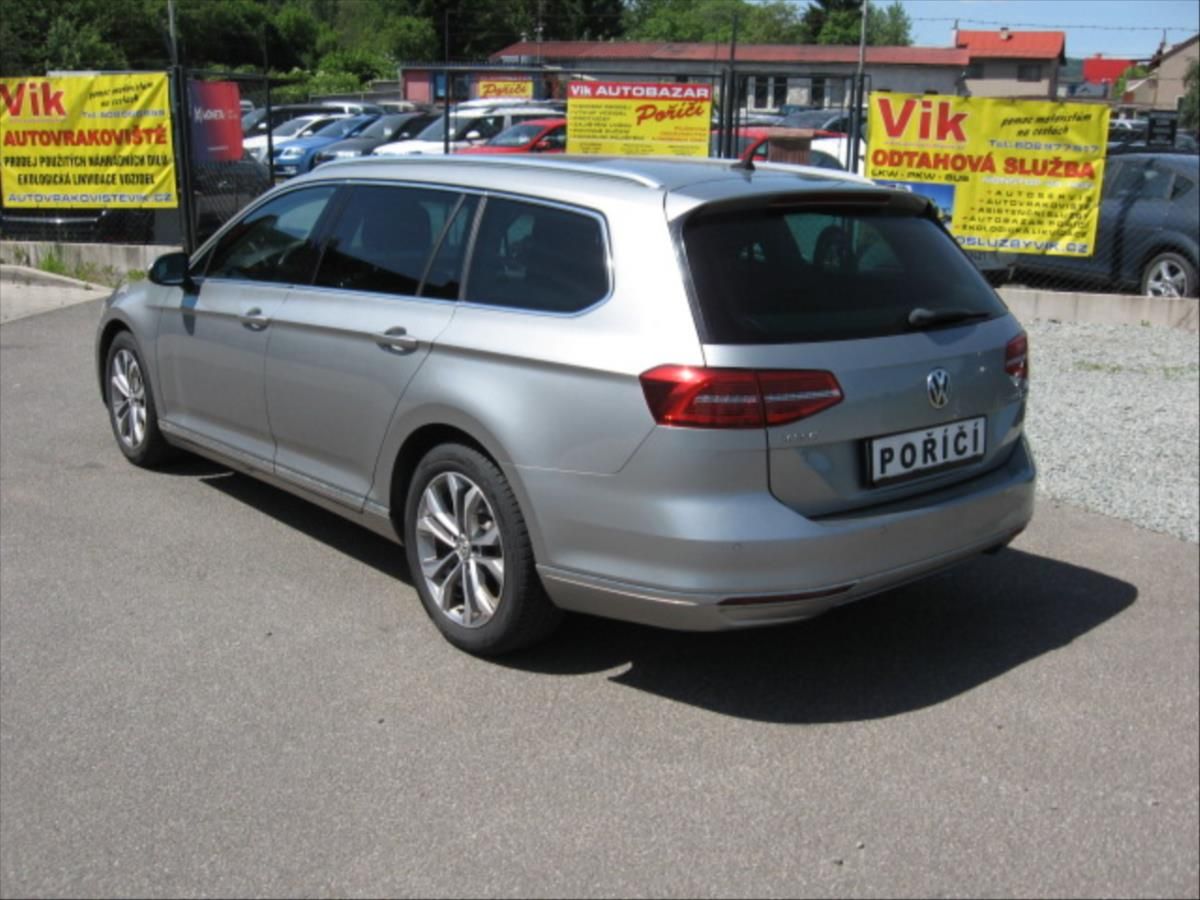 Volkswagen Passat, 2,0 TDi Highline - fotka 4