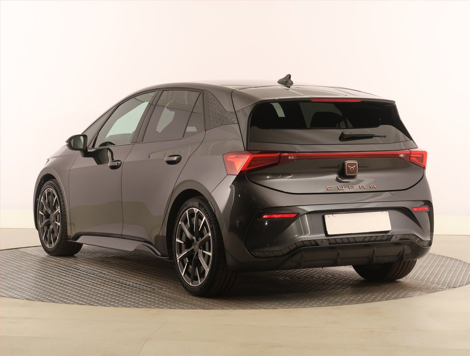 Cupra Born, 58, SoH 94%, Automat - fotka 4
