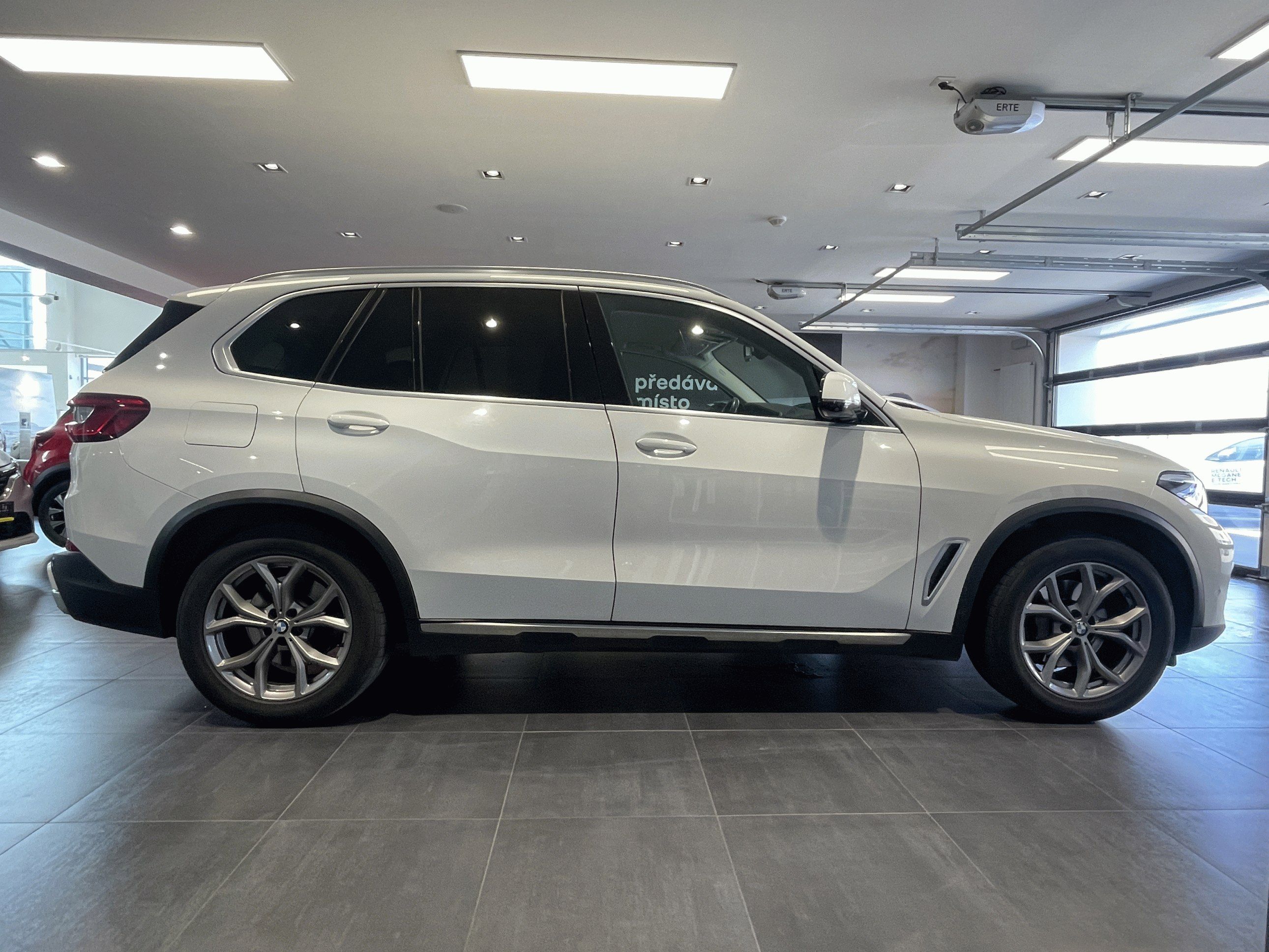 BMW X5, xDrive 40i AT 340k - fotka 5