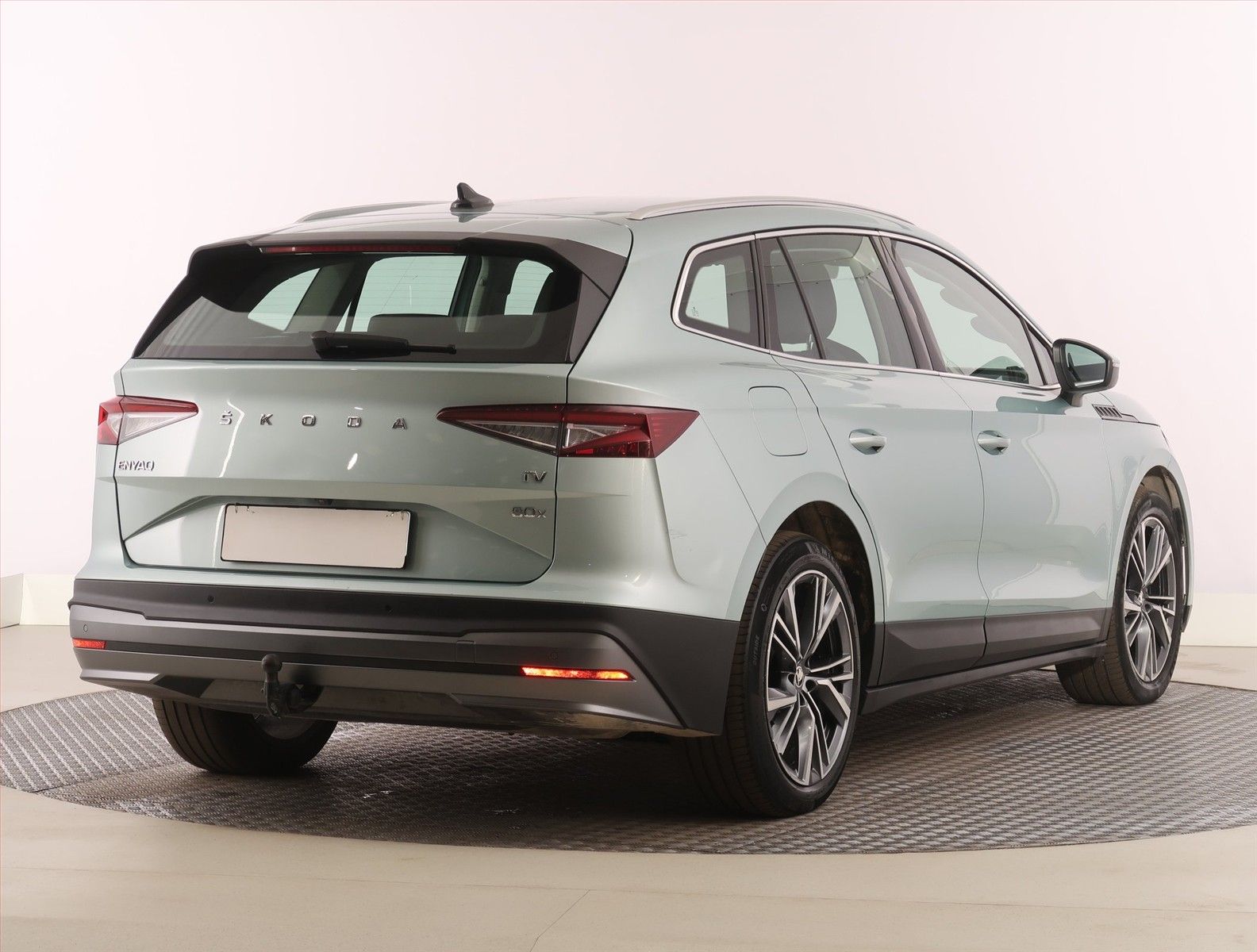 Škoda Enyaq iV, iV 80x (82 kWh), SoH 90% - fotka 5