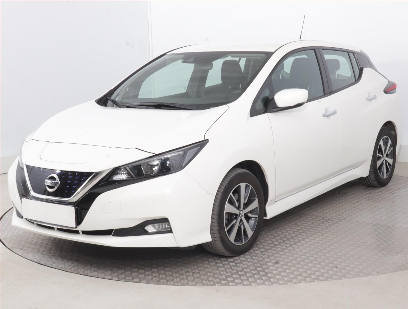 Nissan LEAF, 40 kWh, SoH 93%, Automat - fotka 2