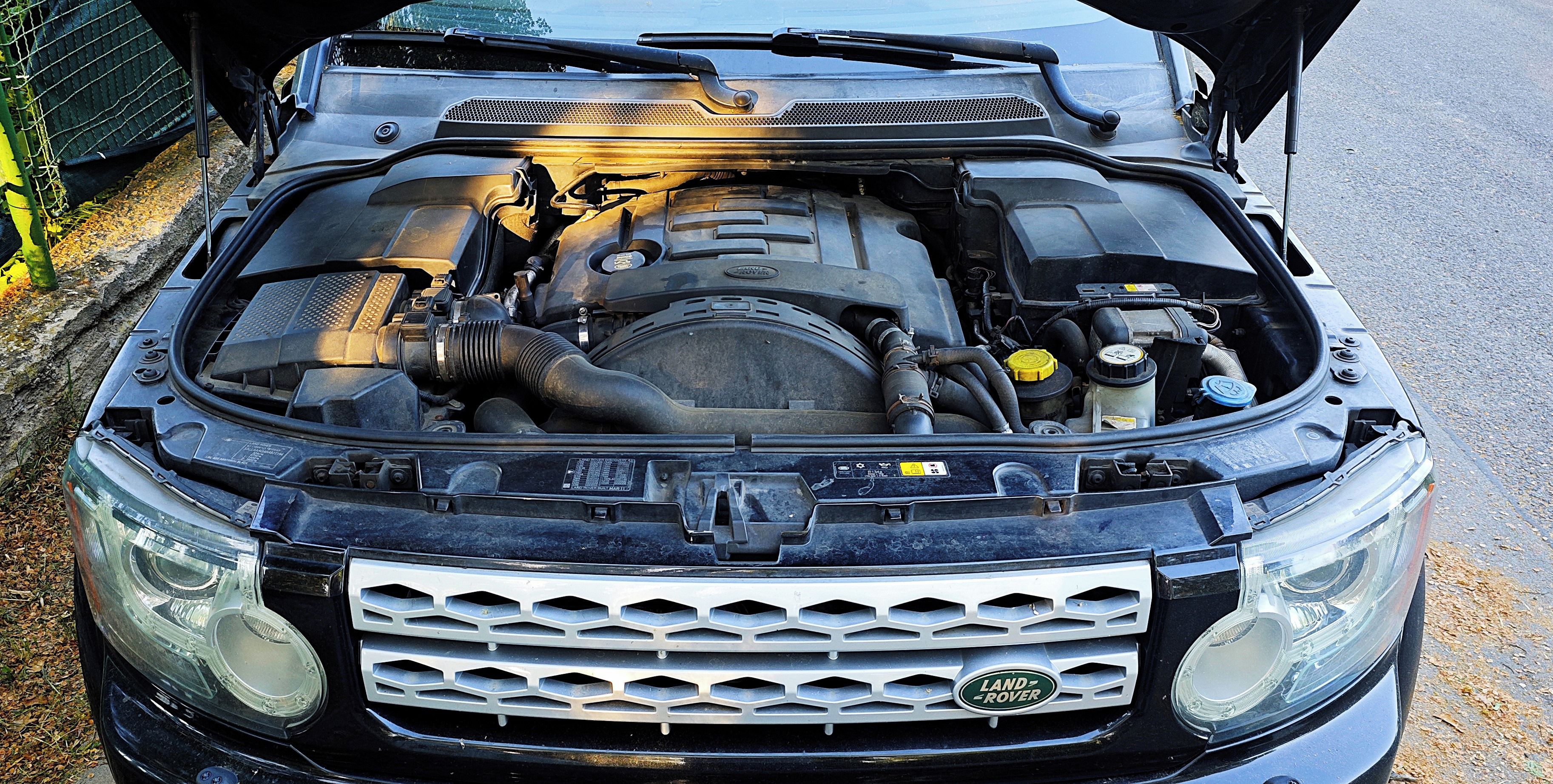 Land Rover Discovery, 3.0D SDV6 HSE Vada motoru DPH - fotka 5