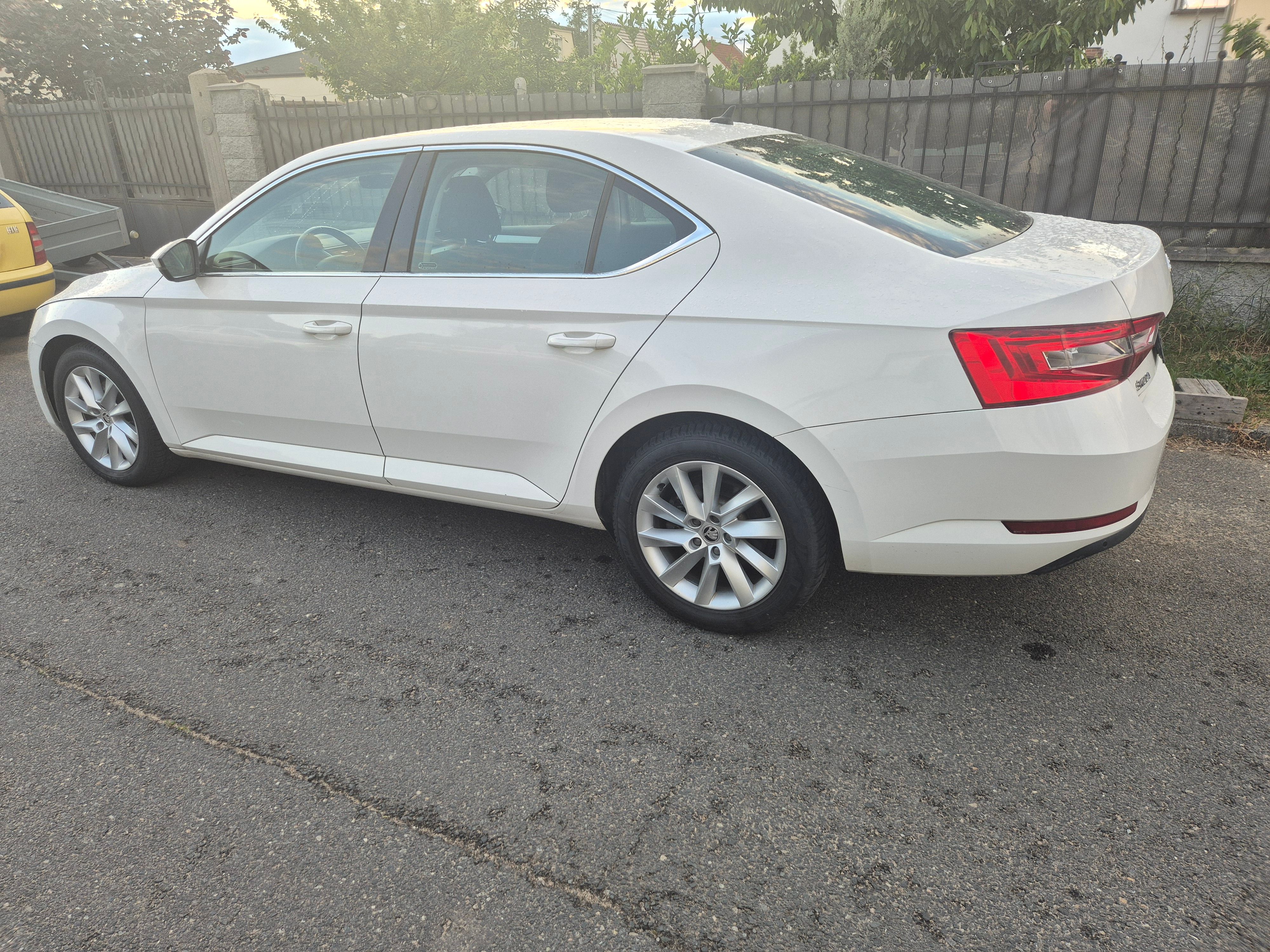 Škoda Superb, pravid.servis,novaSTK,1řidič - fotka 2