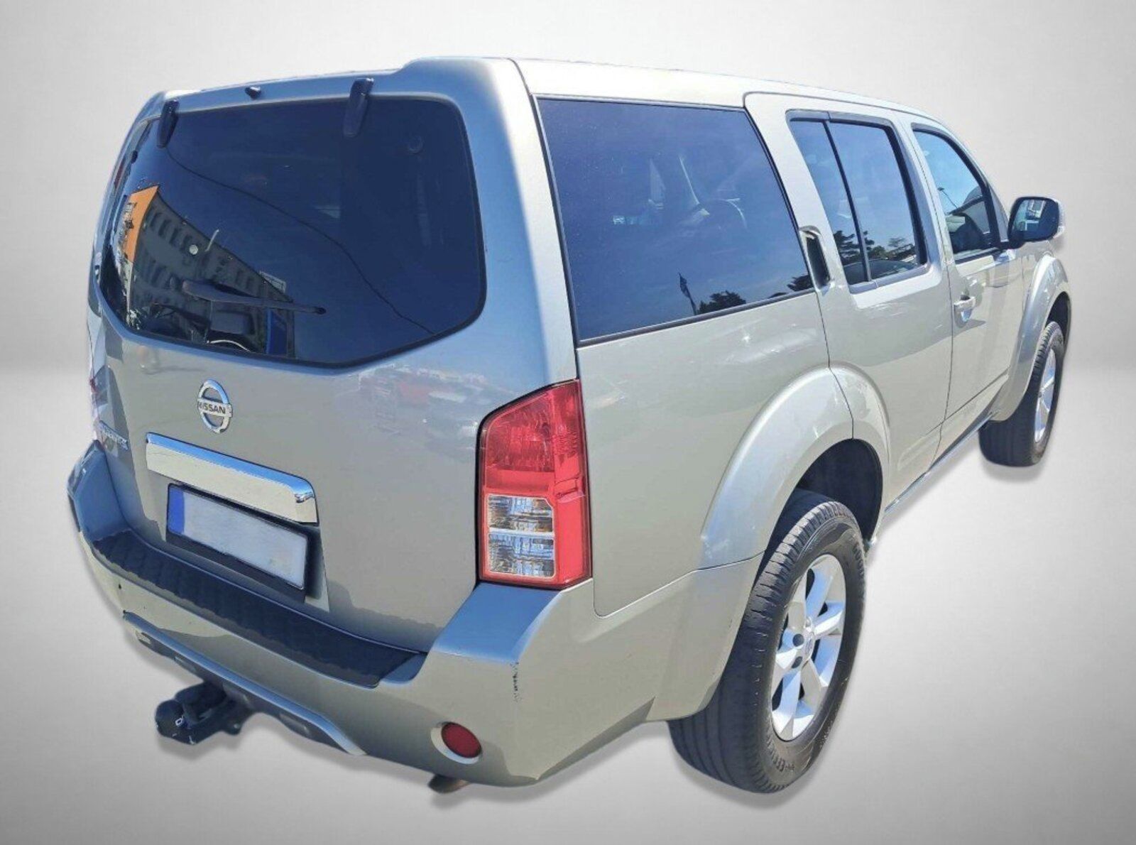Nissan Pathfinder, 2.5 dCi, 4X4, 7 míst - fotka 2