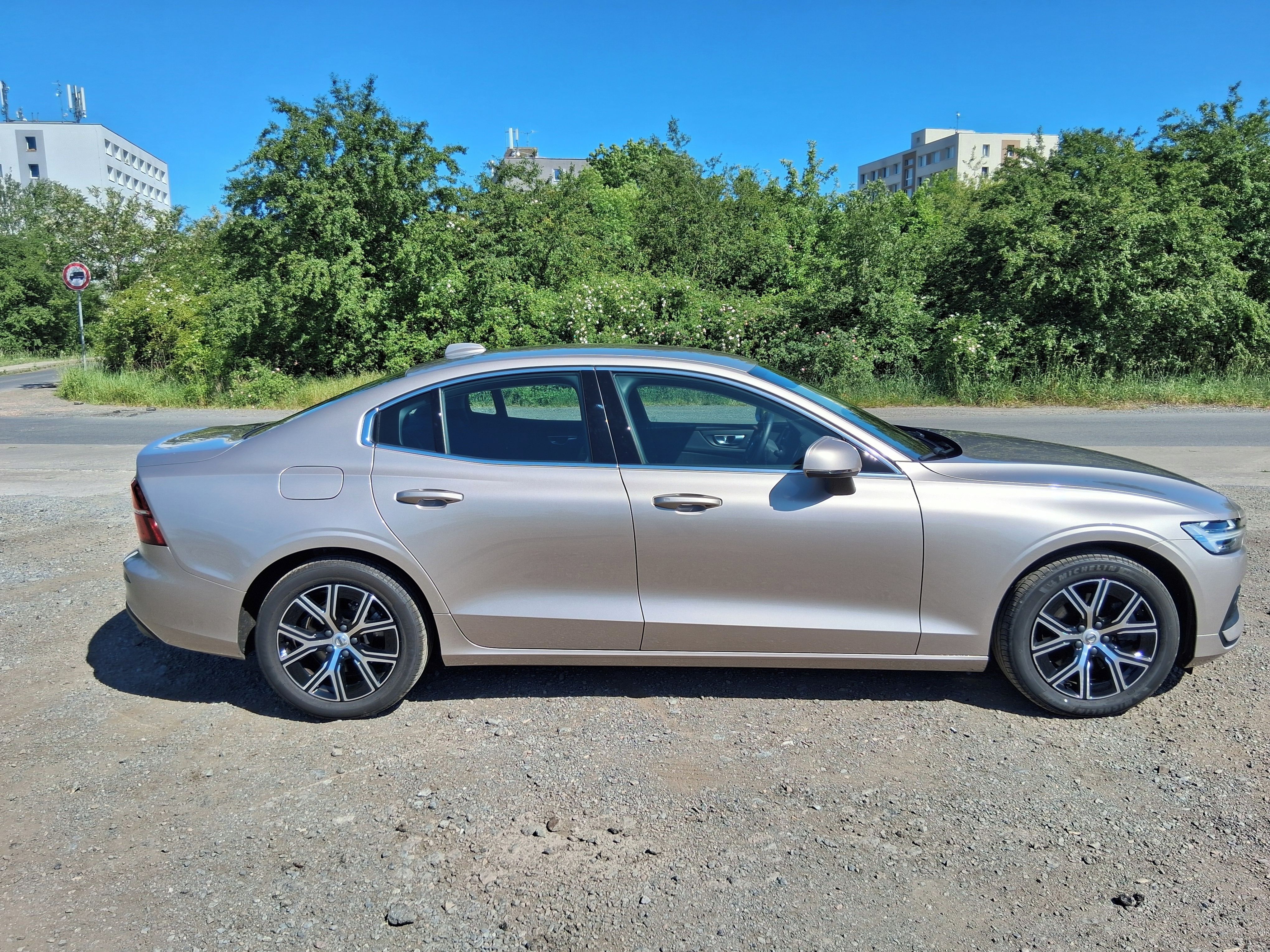 Volvo S60, B4 CORE 145 kW - fotka 3