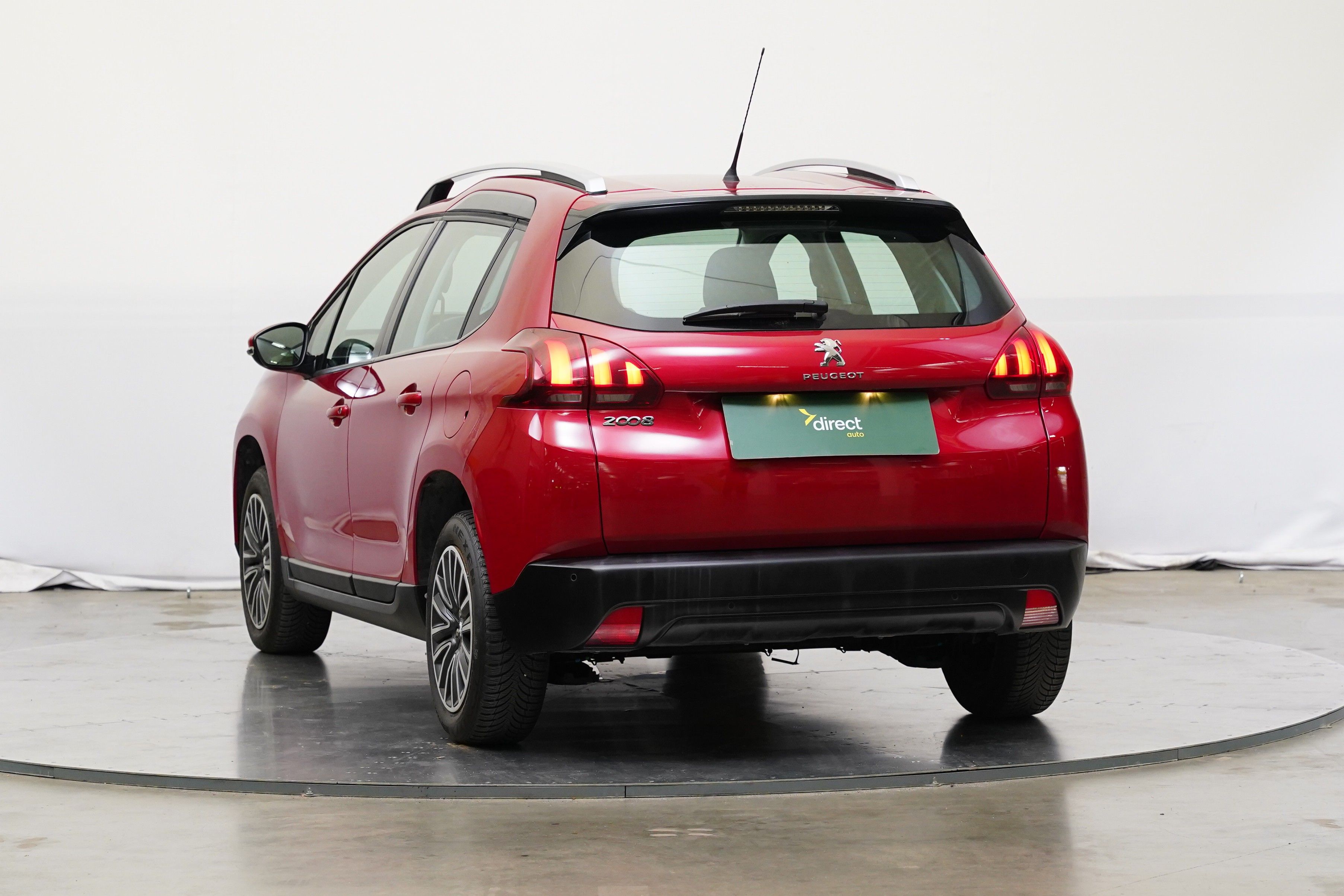 Peugeot 2008, 1.2 THP 61 kW - fotka 4