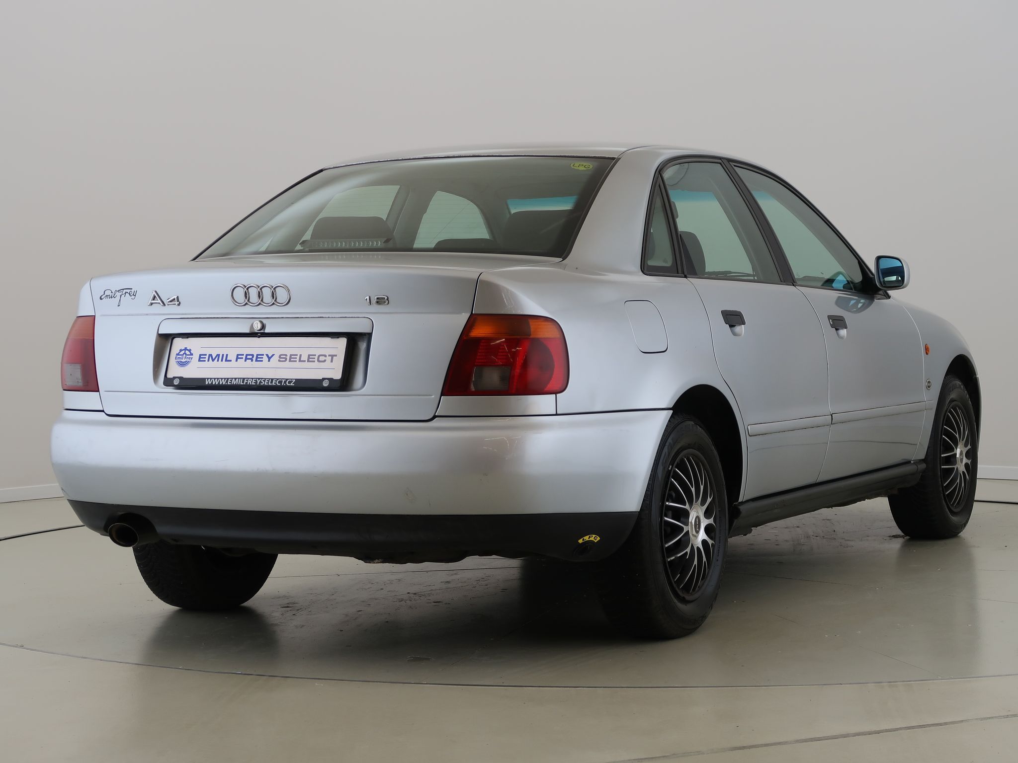 Audi A4, 1.8i,92KW,LPG,Manuál - fotka 5
