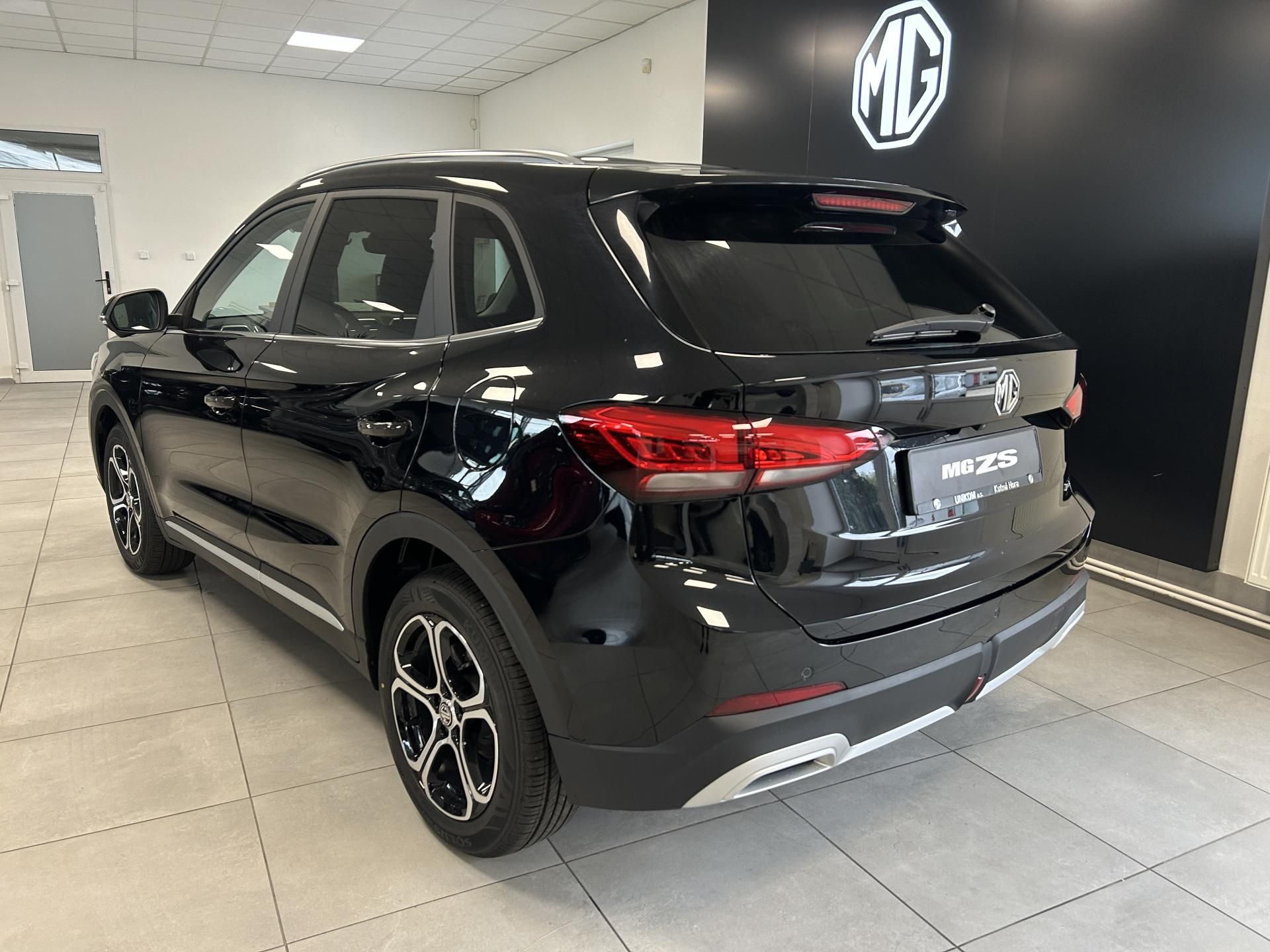 MG ZS, 1,5 HEV 145kW Emotion - fotka 3