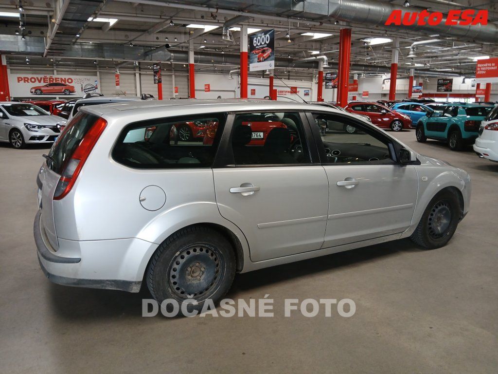 Ford Focus, 1.6i,AC,park.kamera - fotka 3