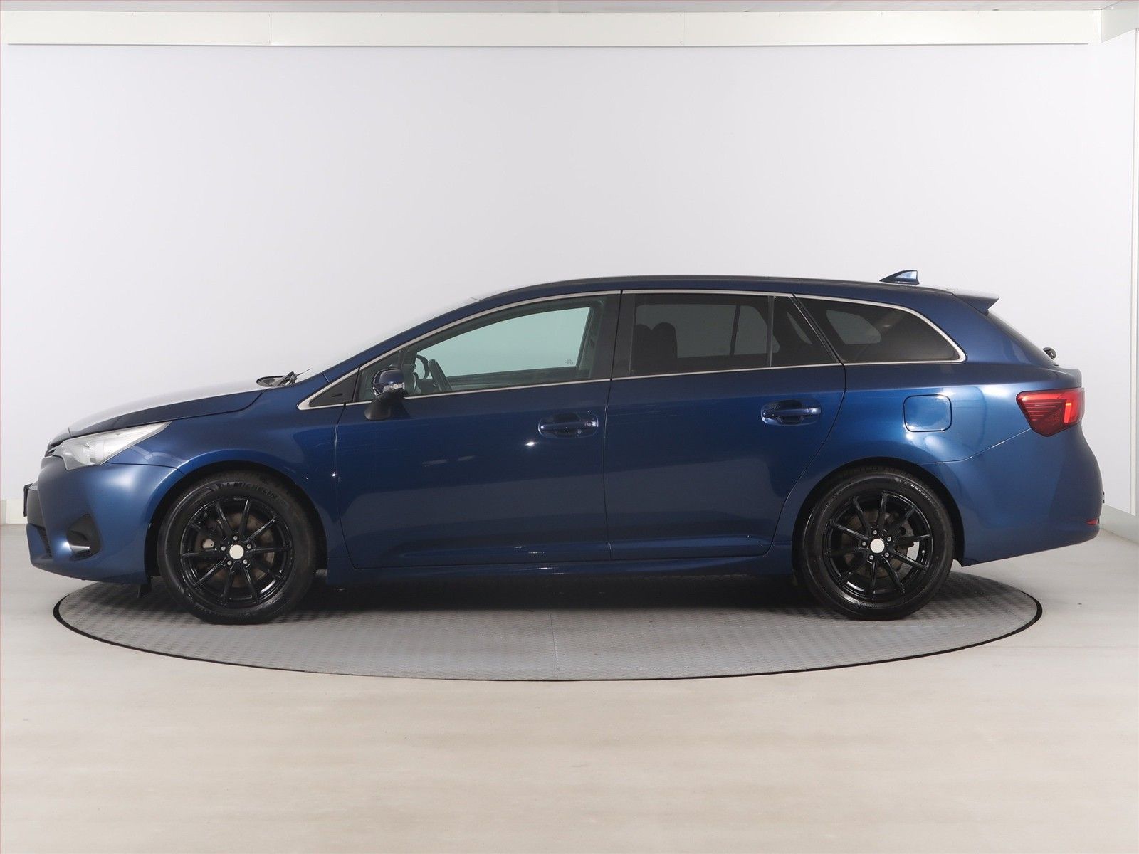 Toyota Avensis, 2.0 D-4D, Automatická klima - fotka 3