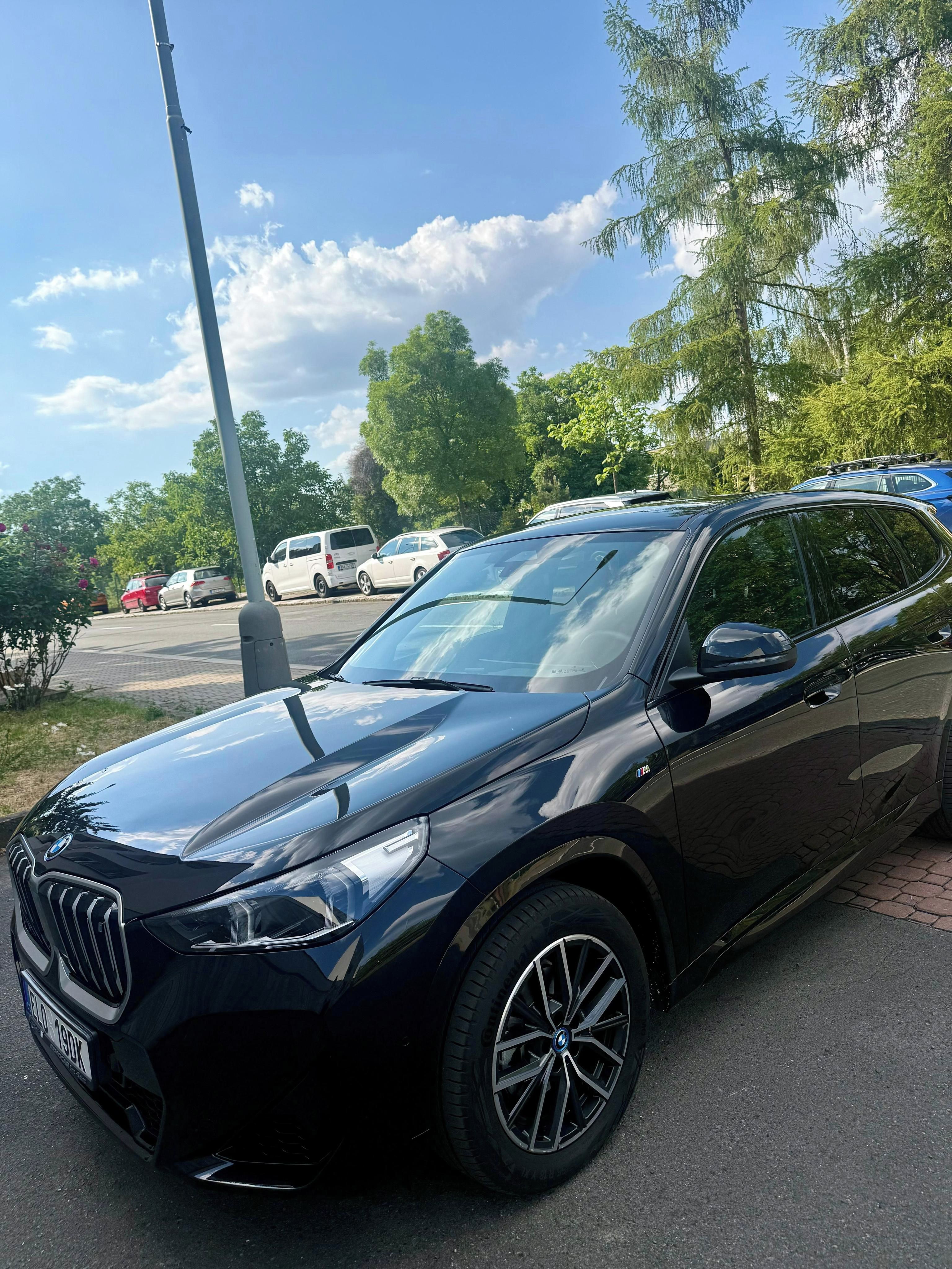BMW iX1, eDrive 20, M-sport, M-paket - fotka 2