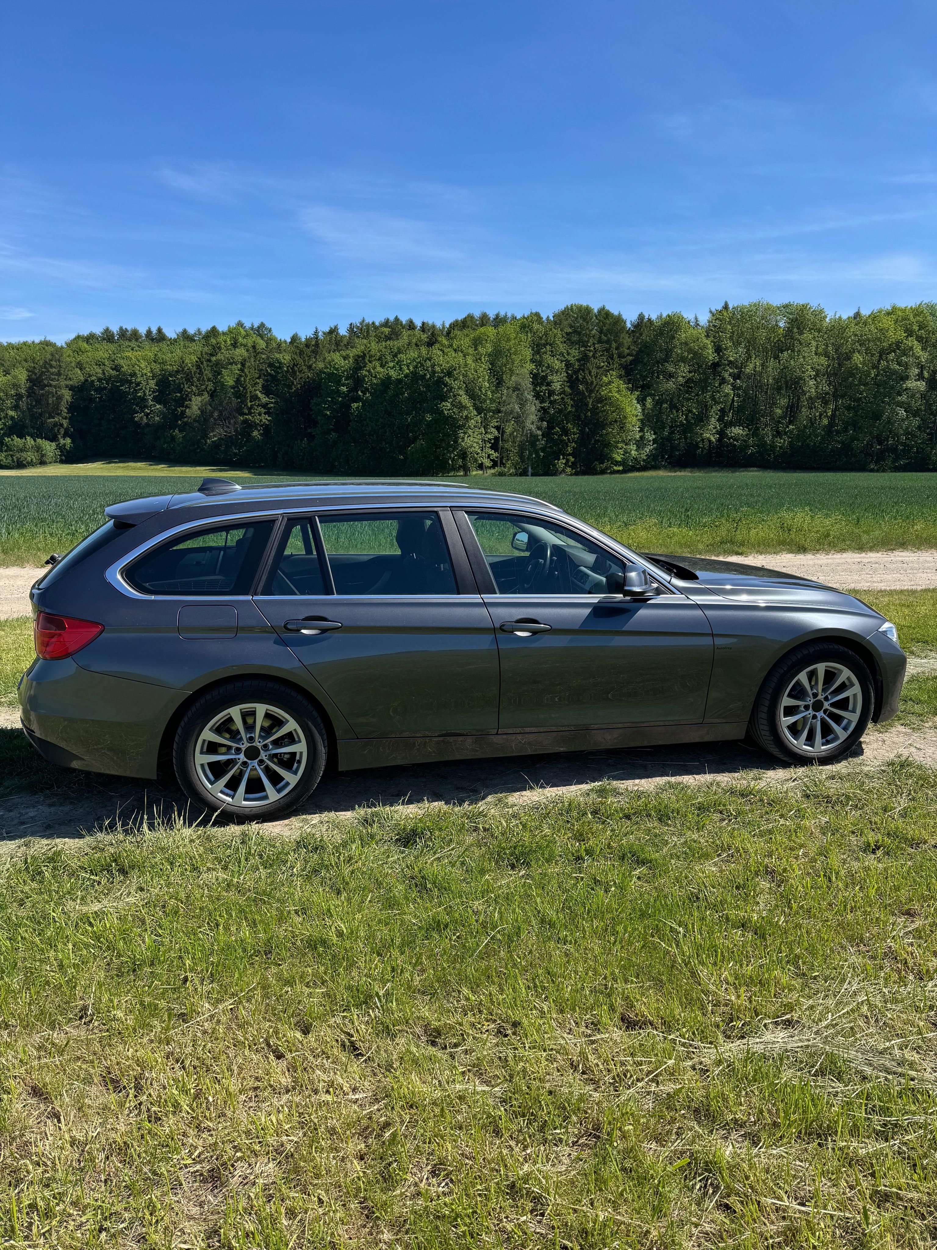 BMW Řada 3, BMW 320d xDrive Touring, 4x4 - fotka 5