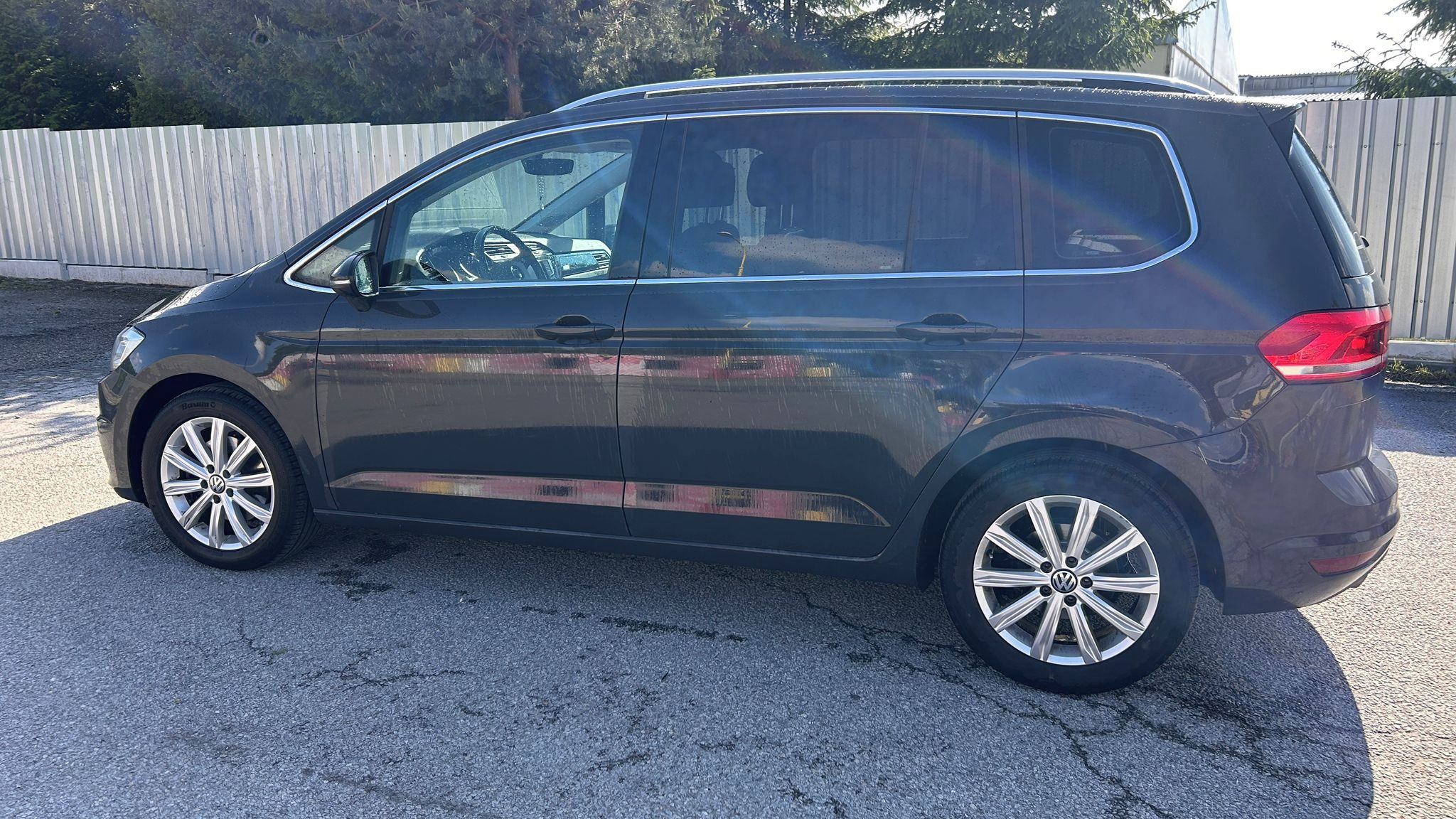 Volkswagen Touran, 2.0TDI Highline - fotka 2