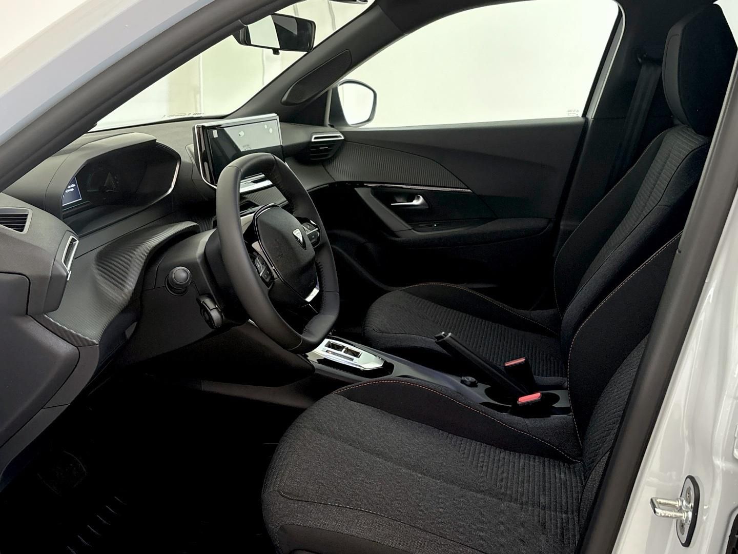Peugeot 2008, Business Hybrid 110 e-DCS6 - fotka 6