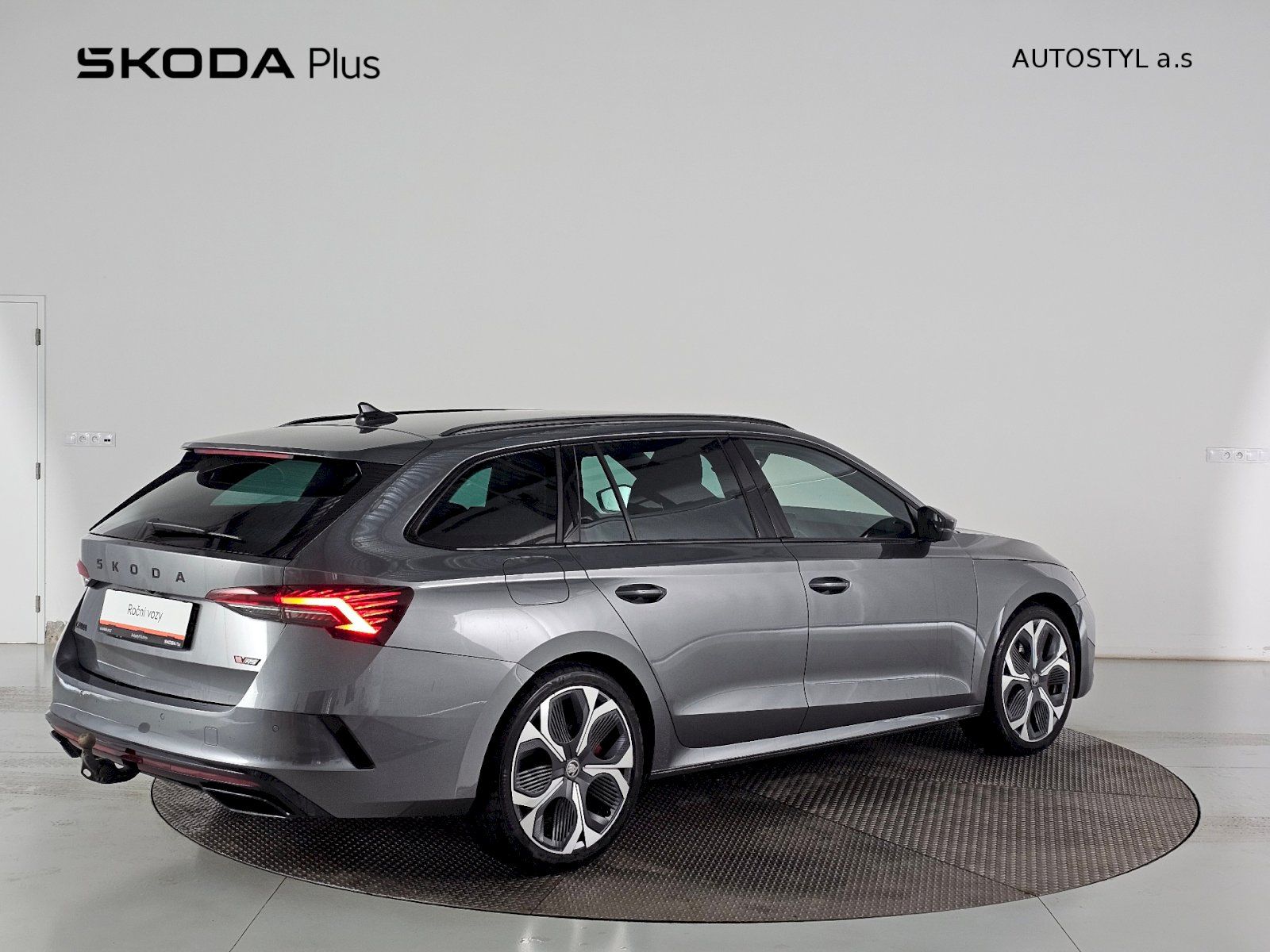 Škoda Octavia, RS 2.0TSi 195Kw RS TAŽNÉ - fotka 2