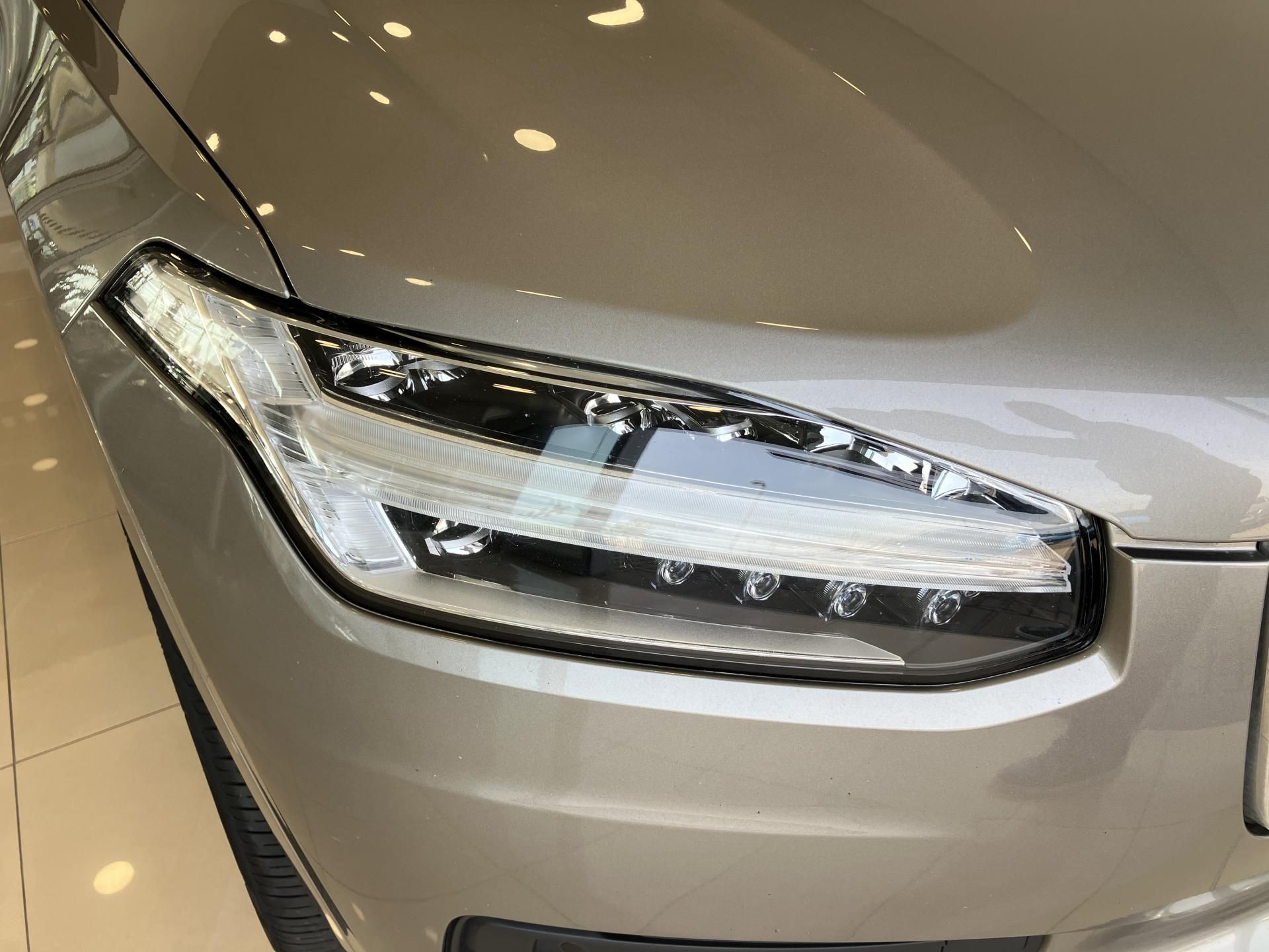 Volvo XC90, B5 AWD Momentum AT8 - fotka 4