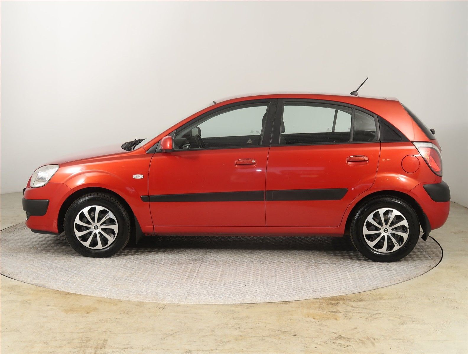 Kia Rio, 1.4 16V, po STK, udržované - fotka 3