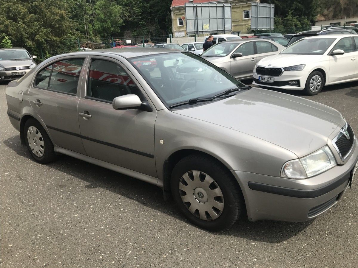 Škoda Octavia, 1,6 MPi 75kW AC - fotka 4