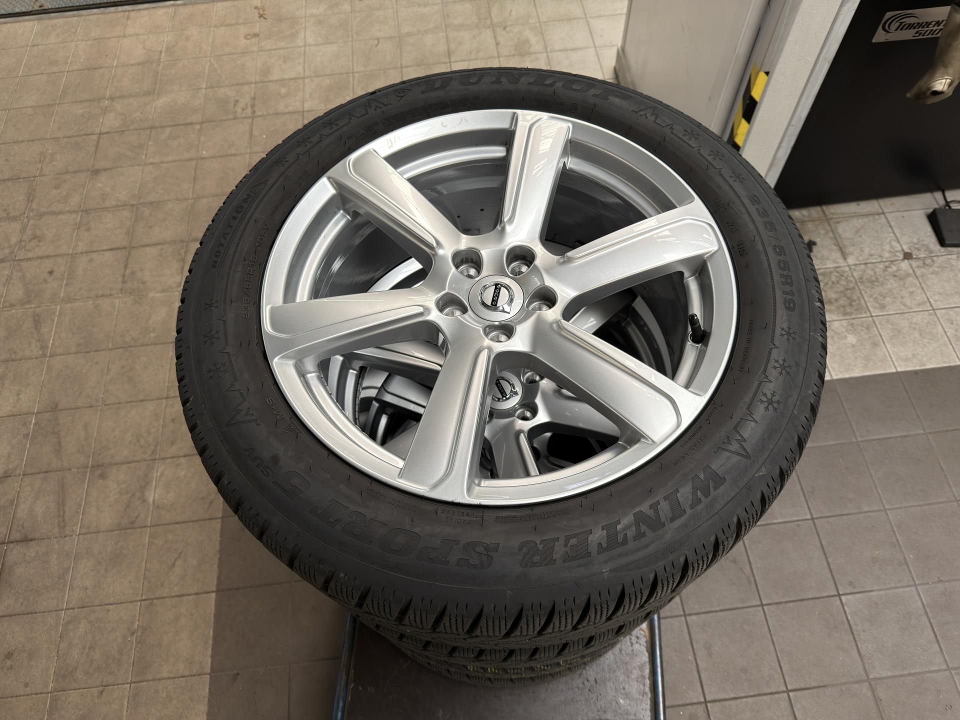 Volvo XC90, T8 AWD PLUS DARK + kola - fotka 2