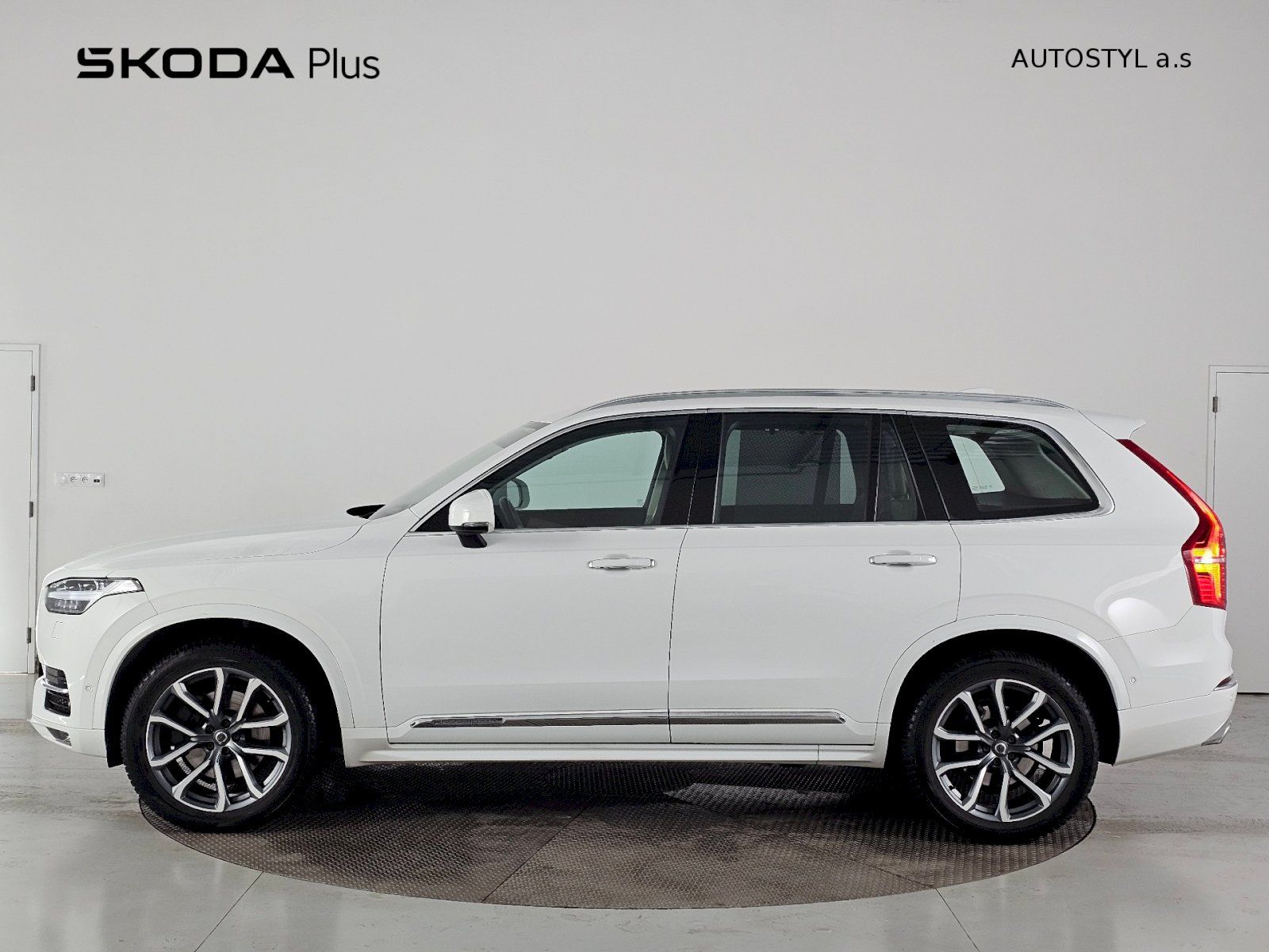 Volvo XC90, 2.0D 173kW Inscription AUT 4x4 - fotka 3