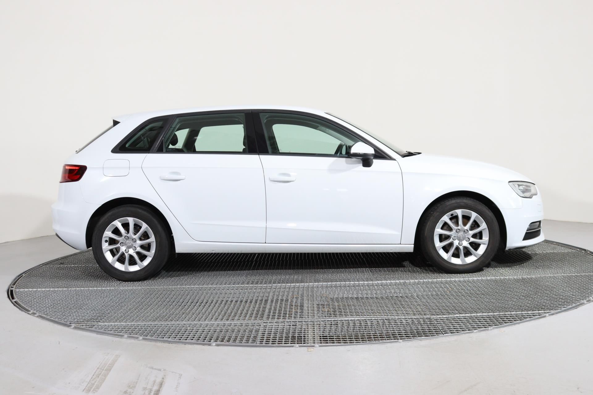 Audi A3, Attraction 1.6 TDI - fotka 3