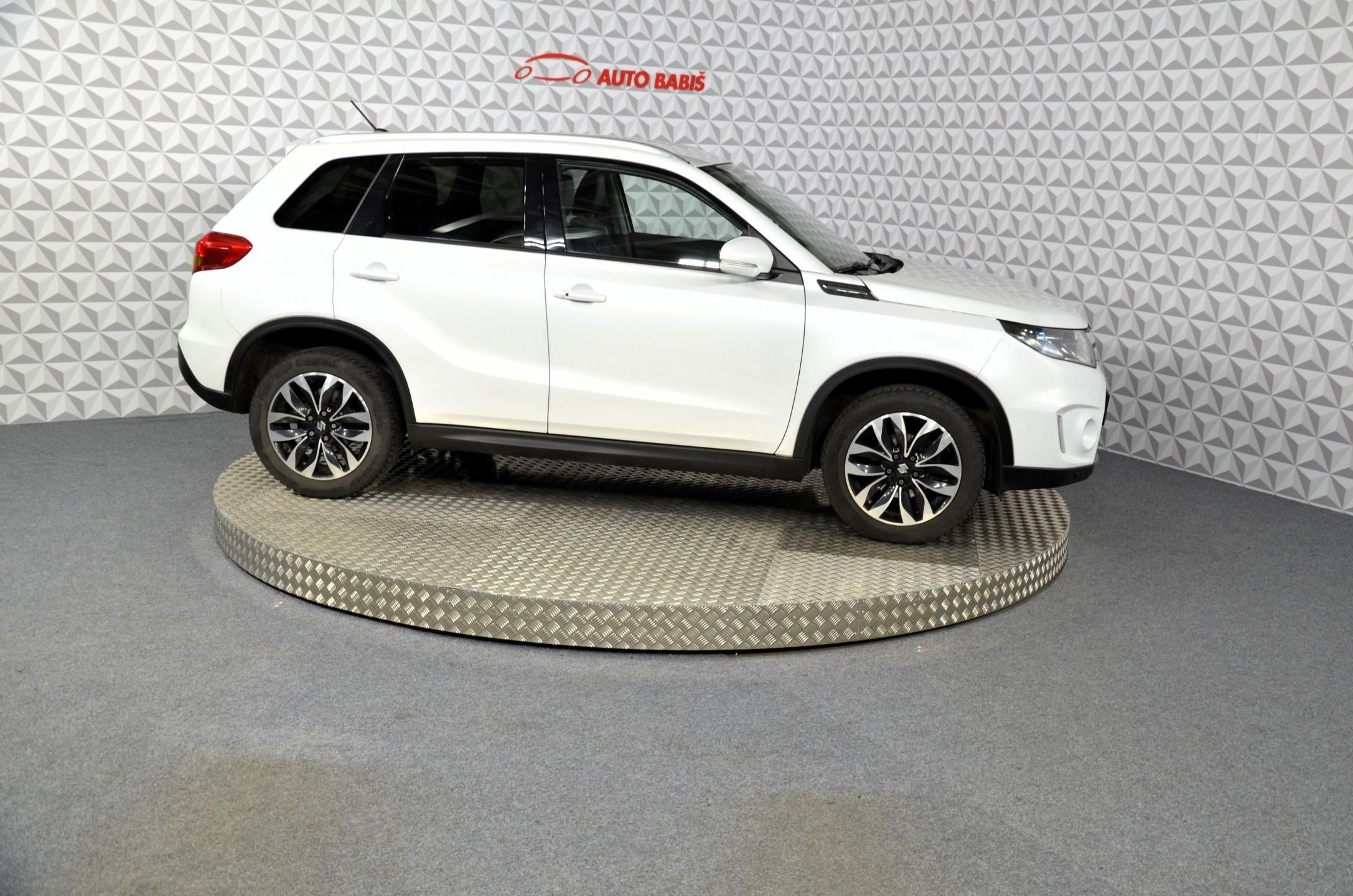 Suzuki Vitara, 1.6i 88kw 4X4 TOP - fotka 4