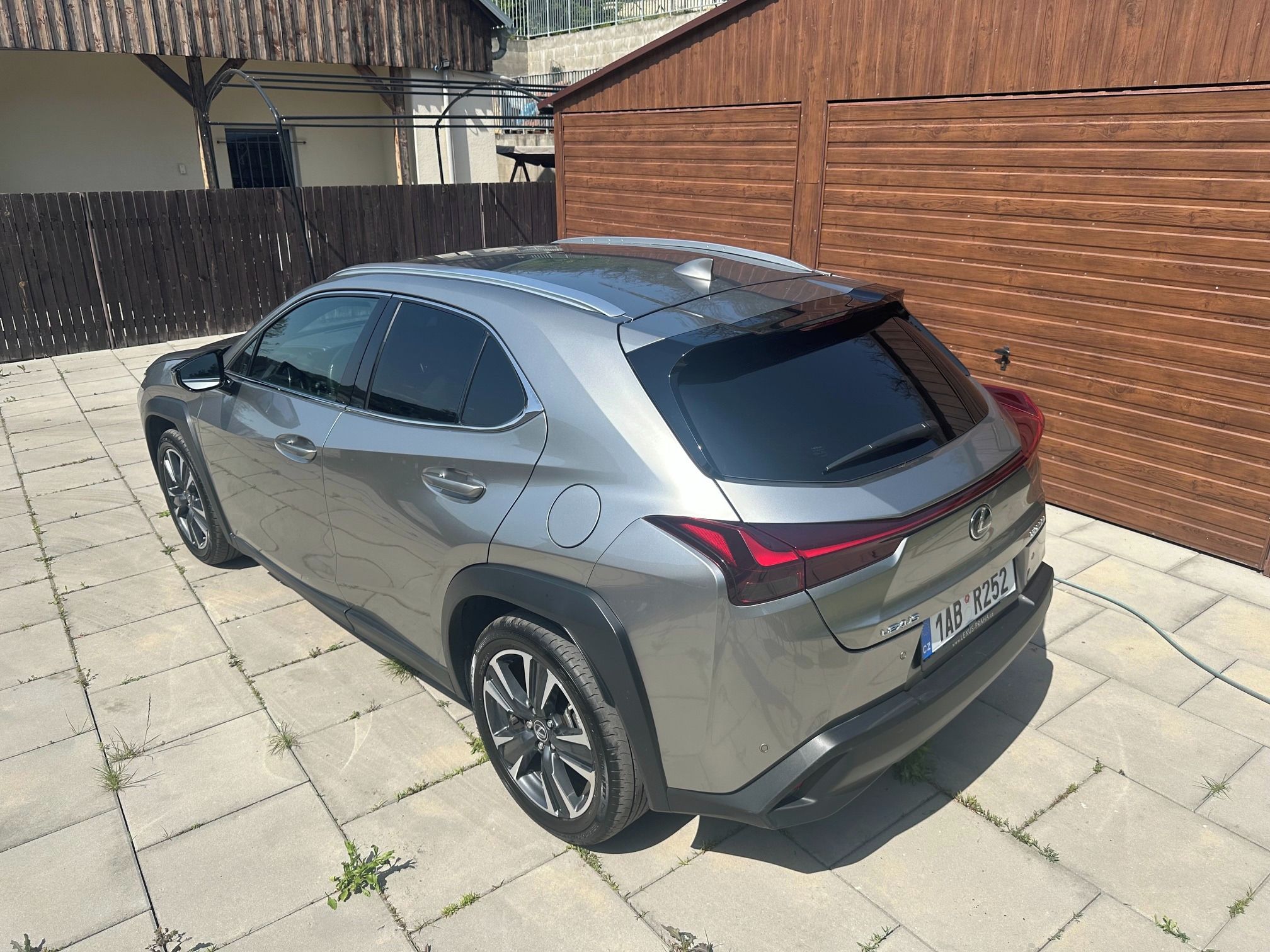 Lexus UX 250h, Lexus UX 250h 2.0L E-CVT - fotka 3