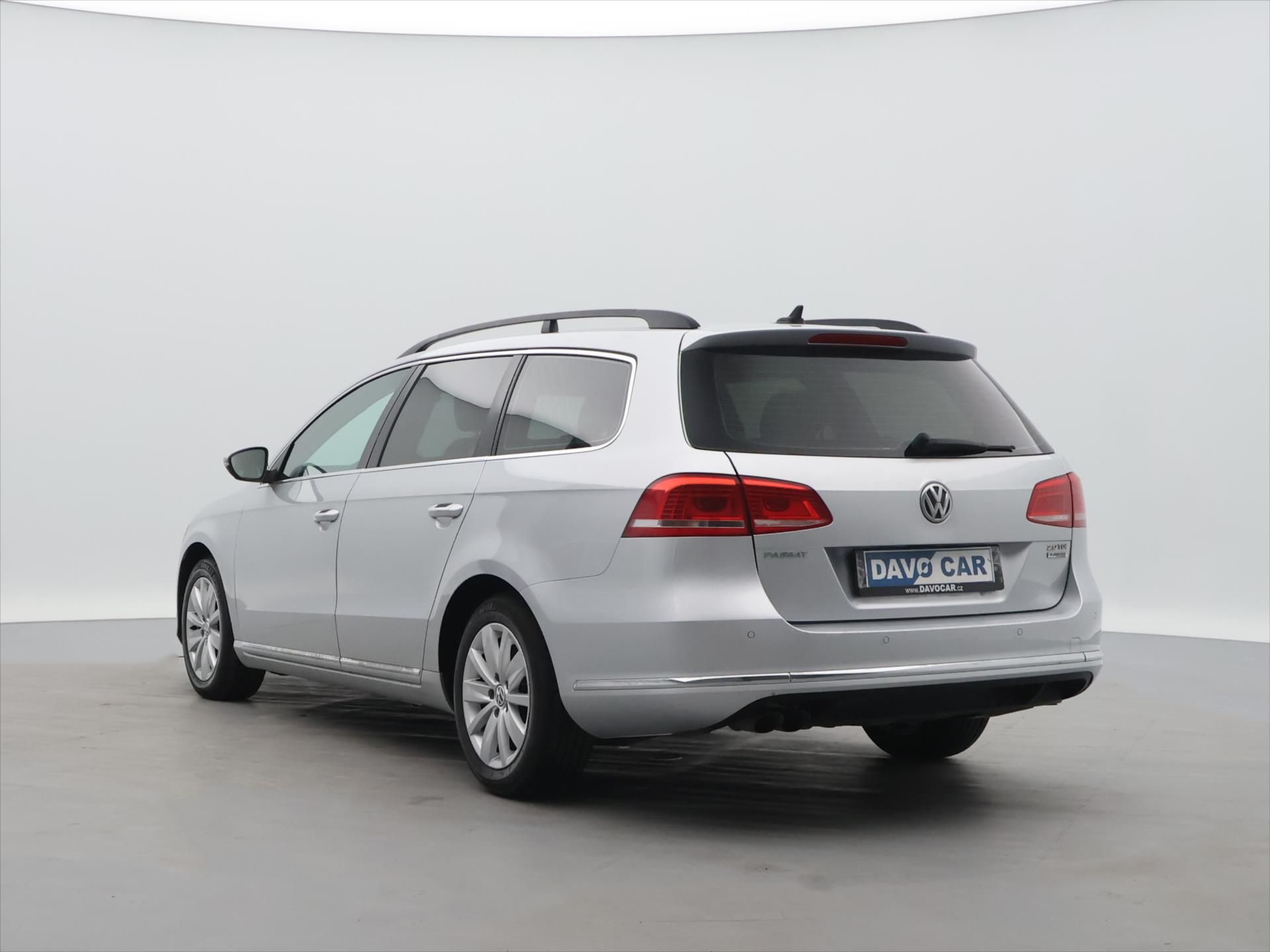 Volkswagen Passat, 2,0 TDI 103kW DSG Xenon Navi - fotka 5