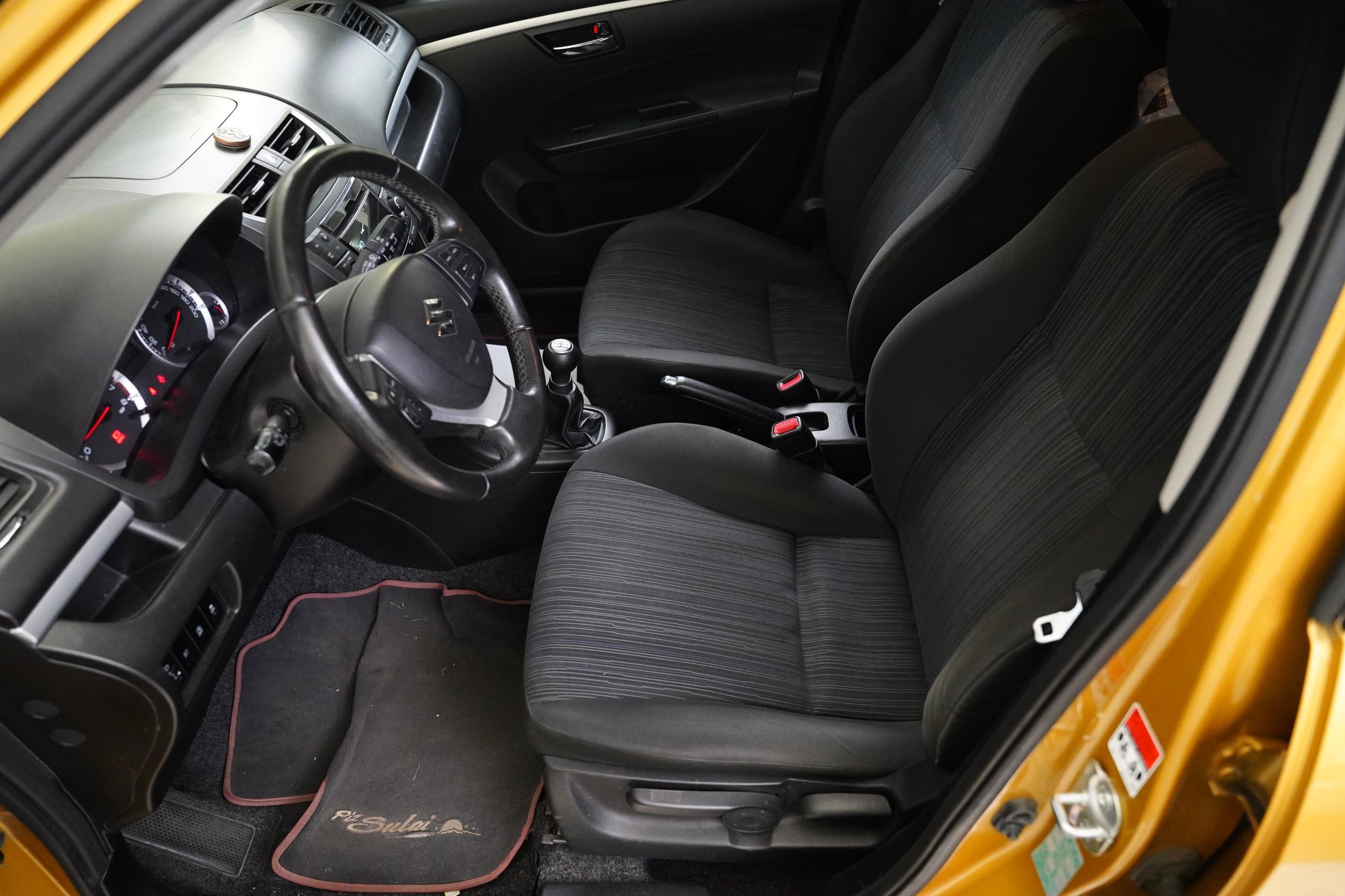 Suzuki Swift, 1.2 i 66 kW Comfort - fotka 5