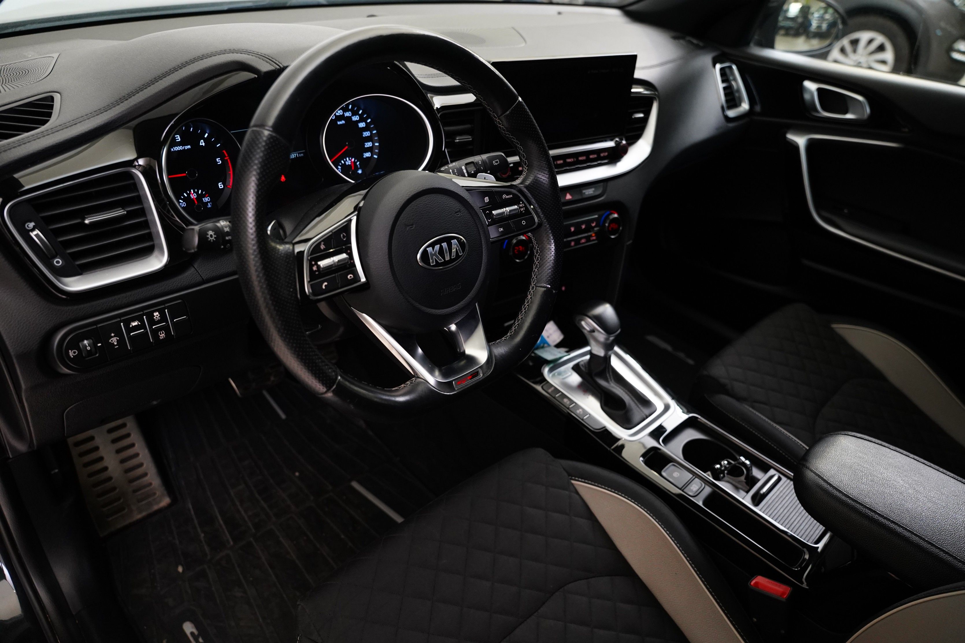 Kia Cee´d, 1.6 CRDi 100 kW GT Line - fotka 6
