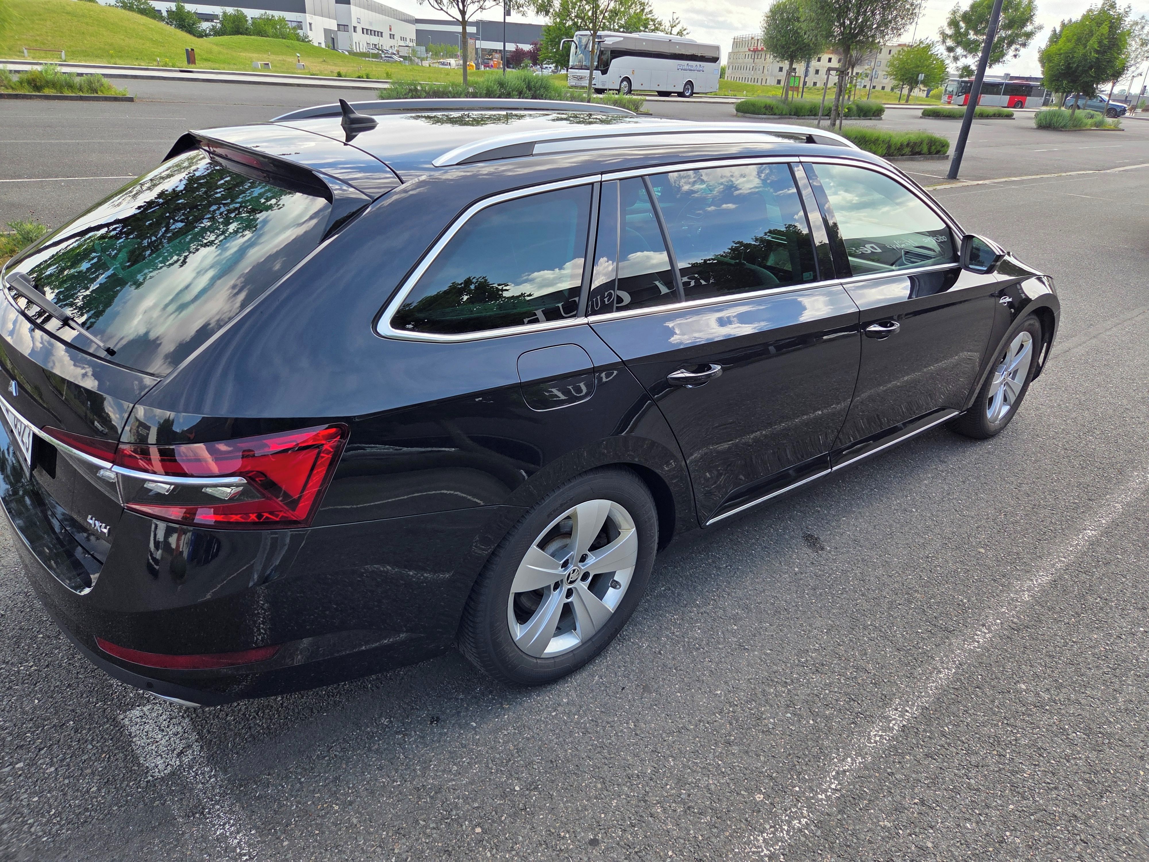 Škoda Superb, Superb L&K 2.0 TDI 147 kW 4x4 - fotka 6