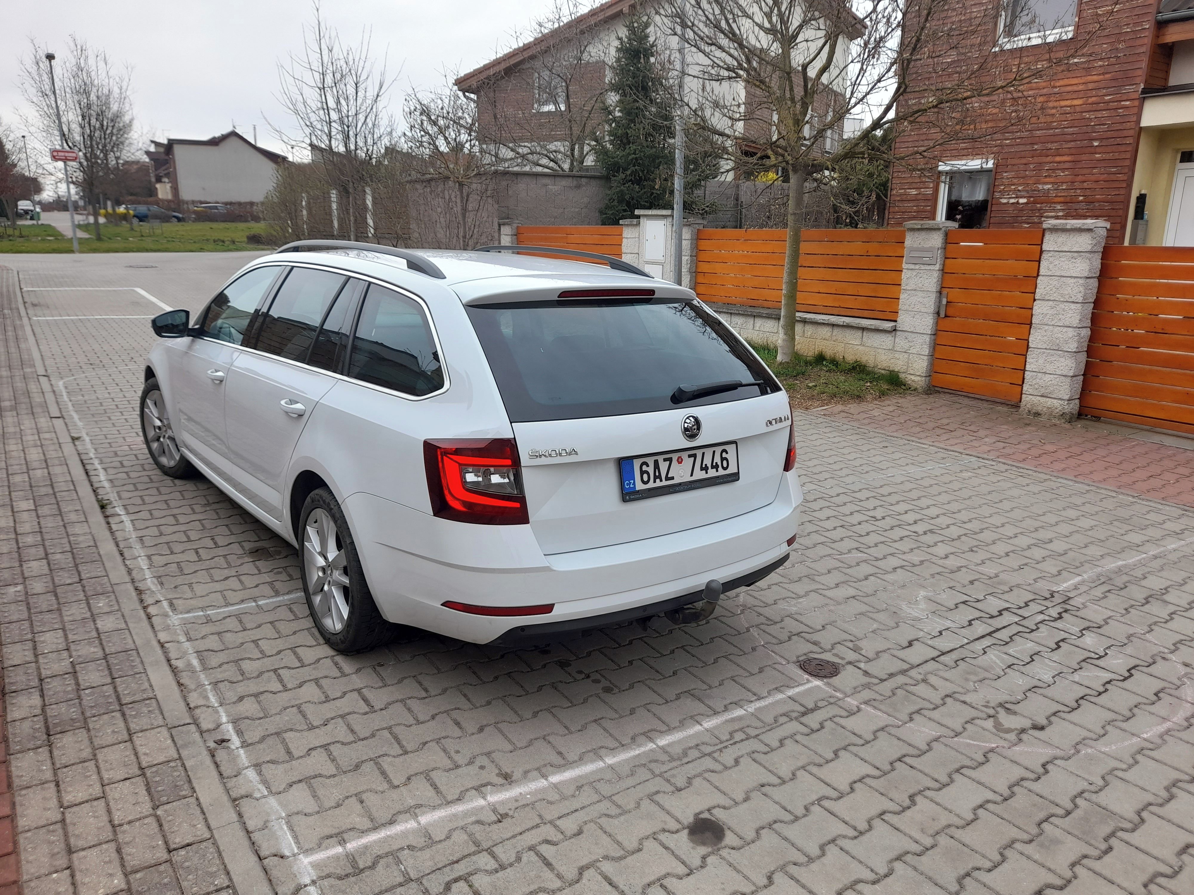 Škoda Octavia, 1.6TDI 85KW Style plus - fotka 4