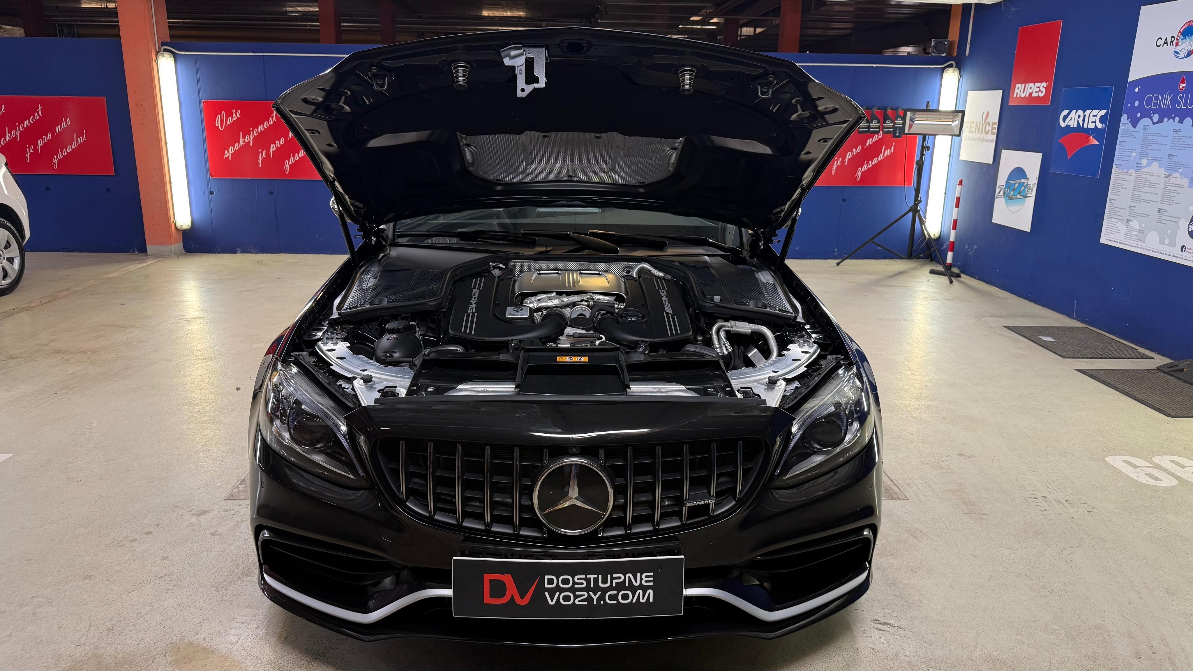Mercedes-Benz Třídy C, Mercedes-AMG C 63 S 4.0 V8 - fotka 2