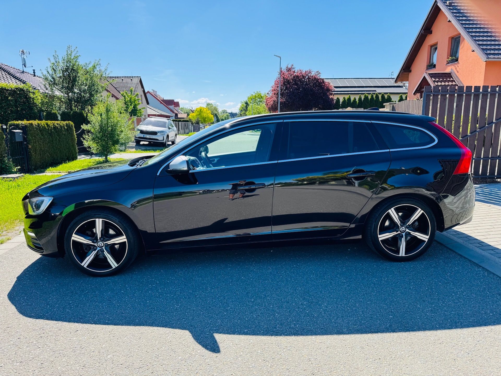 Volvo V60, D3 R-DESIGN AUT plný servis - fotka 5