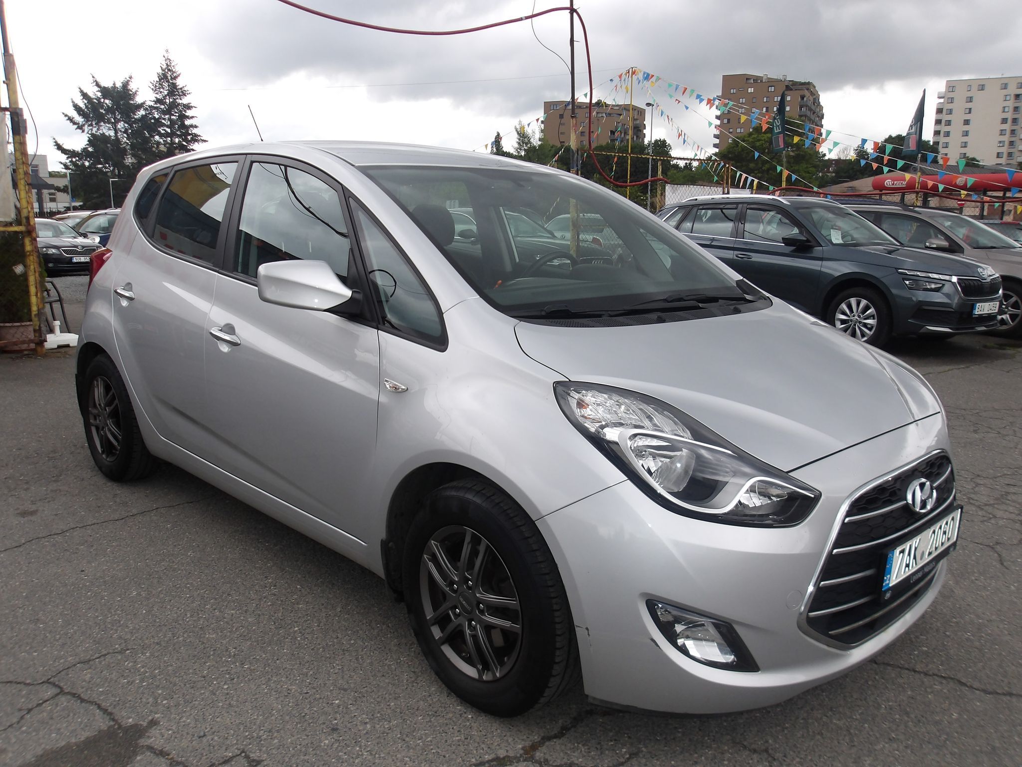 Hyundai ix20, 1,6i 91kW NAJ.56000km !!! 1.MA - fotka 3