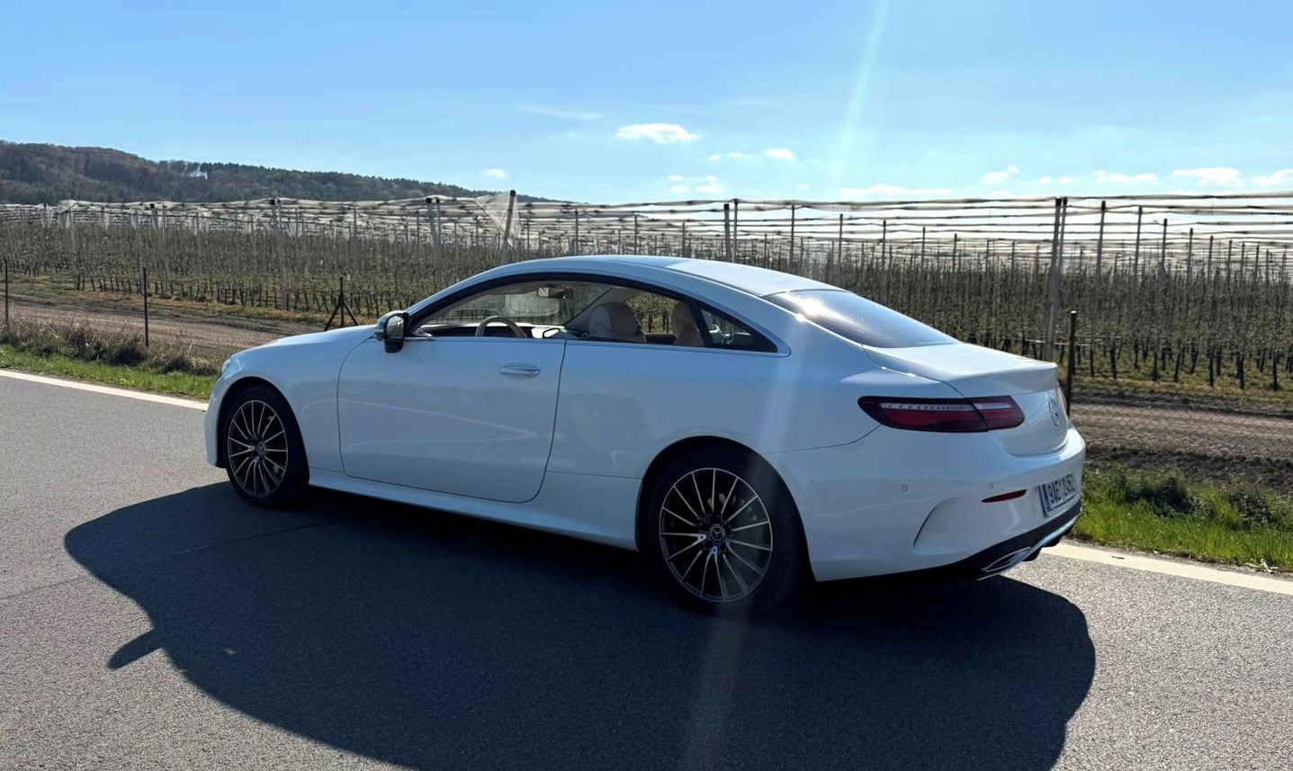 Mercedes-Benz Třídy E, E200 4MATIC AMG BURMESTER ČR - fotka 3