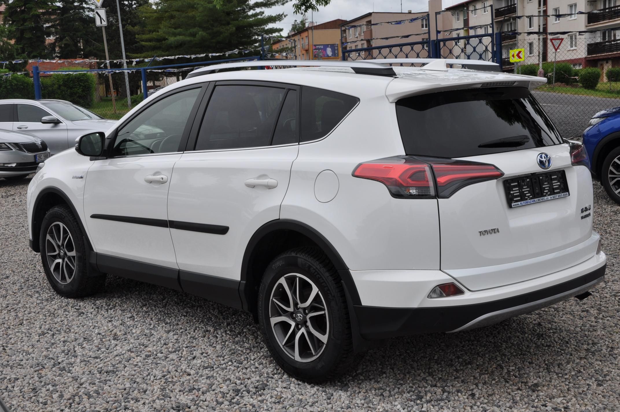 Toyota Rav4, 2.5 Hybrid - fotka 4